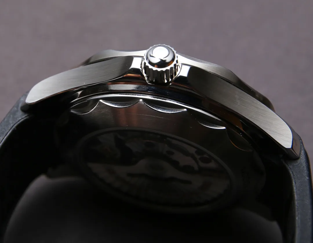 【High-end replica】💰1720! 2022 new product, Omega Seamaster 300M series green dial, currently the latest on the market, based on the TW factory, the bezel and other details have been further revised to create the ultimate version, size 41x14.5mm, 8500 black balance automatic mechanical movement, 316 stainless steel case bracelet, ceramic bezel, sapphire mirror, super sapphire blue luminous ding, folding buckle, waterproof greater than 100 meters⚠️Please look for exclusive quality (Focus on original new machines) Focus is an attitude, produced by JH!