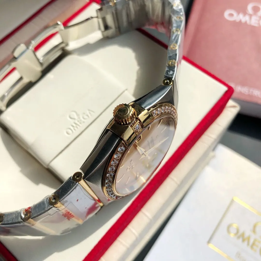 【High-end replica】💰1280! Omega Constellation Series Couple Watch Men's Size: 38/10.5mm Women's Size: 27/10.5mm [Annual masterpiece, classic hit] In 2022, GD produced another full series of high-quality products to fill the gap-Omega Constellation Series fully automatic mechanical watches, which have been sharpened for ten years and never give in! Another high-quality, ultra-affordable representative work produced by GD once again refreshes the "genuine appearance details, built-in new Citizen movement" [Movement] GD produces the entire network's exclusive replica Constellation series men's watch equipped with 💯 The new Citizen 8215 automatic mechanical movement, and the women's watch is equipped with 💯 The new Citizen 6T51 automatic mechanical movement, exclusive correction of the 8501 original automatic hammer, the kinetic energy of the movement is durable, and the travel time is accurate, ⭕️ Reworked [Case] 💯 Super waterproof, you can swim with confidence 🚰 316L stainless steel case, CNC cutting process for the same material bracelet, perfect shell shape and joints, replica craftsmanship, the thinnest workmanship of the same level of movement‼ ️ Equipped with a high-quality Swarovski crystal diamond ring (not an ordinary pickaxe stone), which is colorful in the sun [Details] The original strips and diamond sides are optional, and the original ones are all the same color. The bracelet is equipped with the only original folding clasp in its class, and the sapphire anti-scratch glass mirror reads clearly. [Inventory] 1000+ in the whole series, long-term replenishment supply