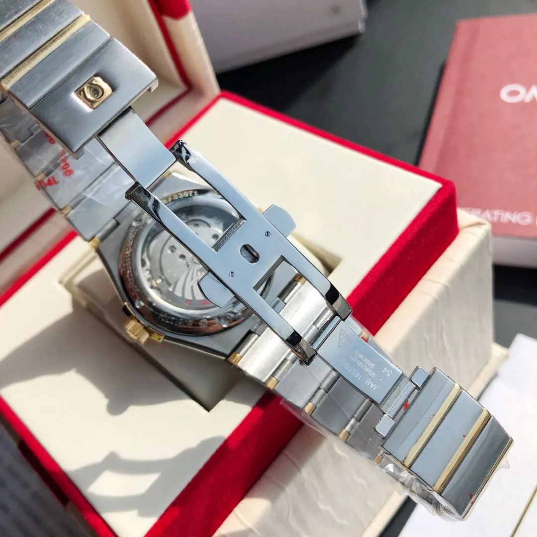 【High-end replica】💰1280! Omega Constellation Series Couple Watch Men's Size: 38/10.5mm Women's Size: 27/10.5mm [Annual masterpiece, classic hit] In 2022, GD produced another full series of high-quality products to fill the gap-Omega Constellation Series fully automatic mechanical watches, which have been sharpened for ten years and never give in! Another high-quality, ultra-affordable representative work produced by GD once again refreshes the "genuine appearance details, built-in new Citizen movement" [Movement] GD produces the entire network's exclusive replica Constellation series men's watch equipped with 💯 The new Citizen 8215 automatic mechanical movement, and the women's watch is equipped with 💯 The new Citizen 6T51 automatic mechanical movement, exclusive correction of the 8501 original automatic hammer, the kinetic energy of the movement is durable, and the travel time is accurate, ⭕️ Reworked [Case] 💯 Super waterproof, you can swim with confidence 🚰 316L stainless steel case, CNC cutting process for the same material bracelet, perfect shell shape and joints, replica craftsmanship, the thinnest workmanship of the same level of movement‼ ️ Equipped with a high-quality Swarovski crystal diamond ring (not an ordinary pickaxe stone), which is colorful in the sun [Details] The original strips and diamond sides are optional, and the original ones are all the same color. The bracelet is equipped with the only original folding clasp in its class, and the sapphire anti-scratch glass mirror reads clearly. [Inventory] 1000+ in the whole series, long-term replenishment supply