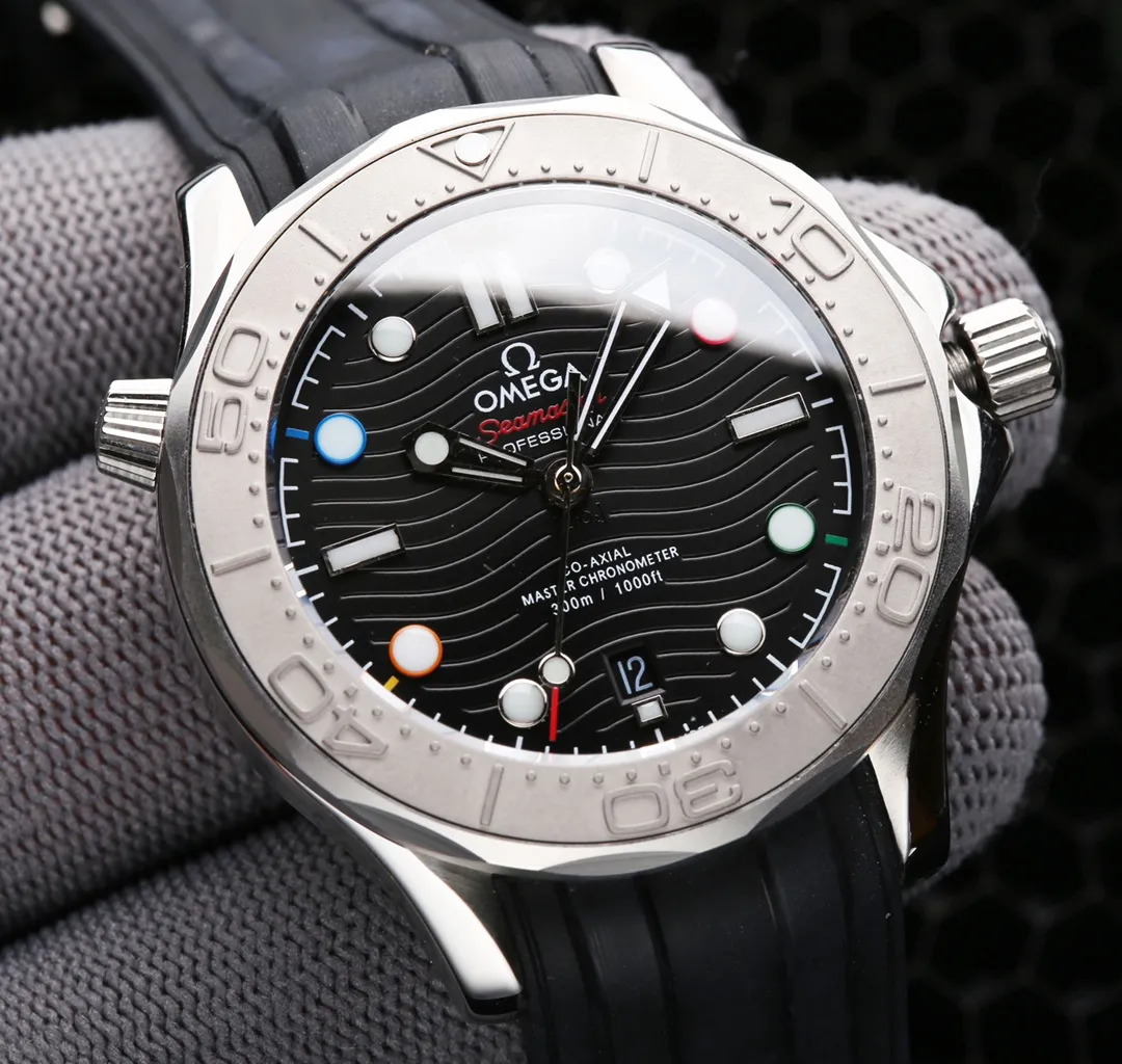 【High-end replica】💰1720! OMEGA launches Seamaster Diver 300M Beijing 2022 Special Edition 2022 Beijing Winter Olympics Special Edition watch⌚️ The five colors of the Olympic five-ring logo are cleverly integrated into the time scale - 2 o'clock is red, 4 o'clock is green, 8 o'clock is yellow, 10 o'clock is blue, and 12 o'clock is black, representing the Olympic spirit of unity, friendship and fairness respectively. The hands and hour markers are coated with fluorescent coating to improve readability in dark environments. The 6 o'clock calendar window has a blue chassis and is synchronized with the original. Pay attention to details.