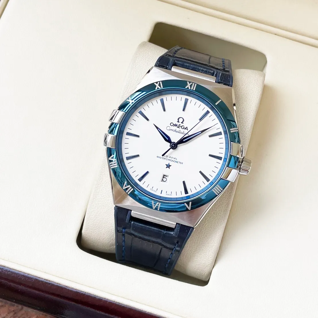 【High-end replica】💰1300! 【Customized all-in-one machine】💰1920! 【Top Replica】💰Private chat! Omega Constellation Series Men's Mechanical Watch, a new upgraded version will arrive in 2023. The quality is corrected and the 8500 movement splint is specially designed. [Movement] Re-engraved and restored 8500 coaxial movement. The see-through bottom movement can be seen at a glance and is perfectly presented. [Case] 316L stainless steel case, made by exclusive CNC process, with arched wear-resistant super-strong glass, clear text lines and well-proportioned checkering. It is three-degree waterproof and has a diameter of 41/11mm. [Watch chain] Italian imported cowhide rubber strap with original folding clasp