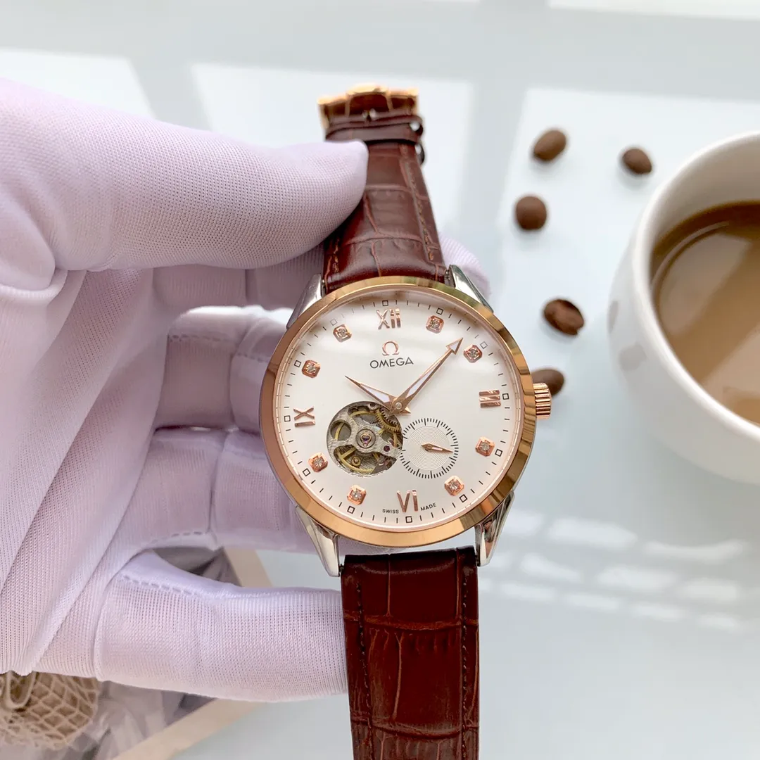 [Foreign trade import]💰1240 Omega (top quality, grand appearance)🎉🎉 [Type]: Fine men's watch (top) top [Strap]: Genuine leather strap (durable) [Movement]: Top mechanical movement (stable) [Material]: Mineral super strong mirror (wear-resistant) Exquisite quality Generous style Excellent temperament Wisdom and exclusivity [Size]: 41mm in diameter and 12mm in thickness Hot sale on the market! Welcome to reprint!