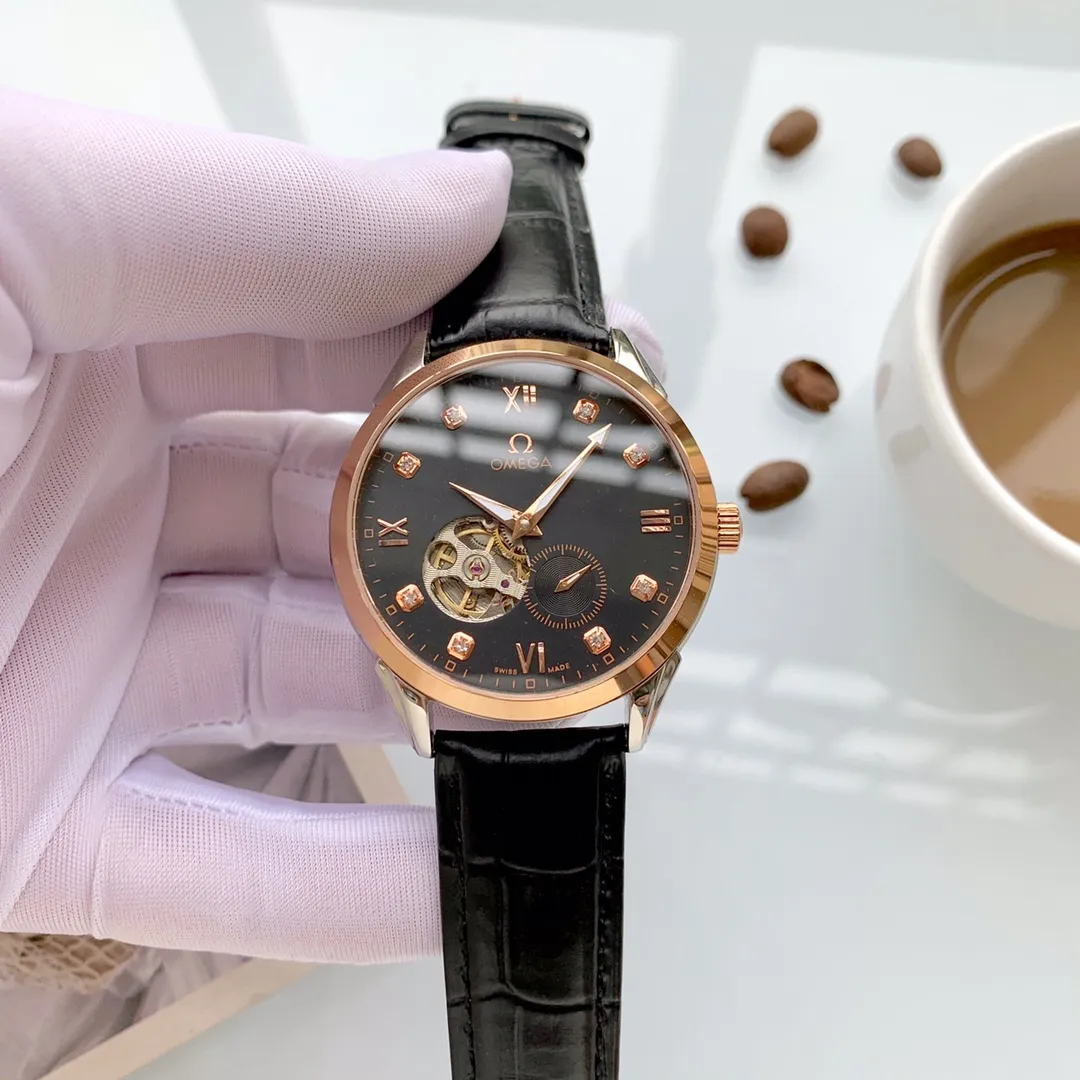 [Foreign trade import]💰1240 Omega (top quality, grand appearance)🎉🎉 [Type]: Fine men's watch (top) top [Strap]: Genuine leather strap (durable) [Movement]: Top mechanical movement (stable) [Material]: Mineral super strong mirror (wear-resistant) Exquisite quality Generous style Excellent temperament Wisdom and exclusivity [Size]: 41mm in diameter and 12mm in thickness Hot sale on the market! Welcome to reprint!