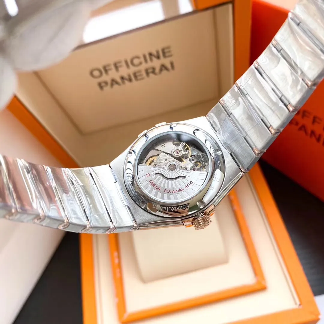 【Foreign trade import】💰1280! Omega -Omega)‼ ️Constellation series automatic mechanical men's watch with a diameter of 38mm. The week calendar watch is equipped with a new customized imported fully automatic movement with a day calendar display and instant jump function. The calendar window and day window are located at 6 o'clock and 12 o'clock respectively. The frosted case of the watch has polished claws, and the Roman numeral hour markers on the frosted bezel are inlaid with brilliant-cut diamonds, which are dazzling. Top-quality products are constantly produced🔥