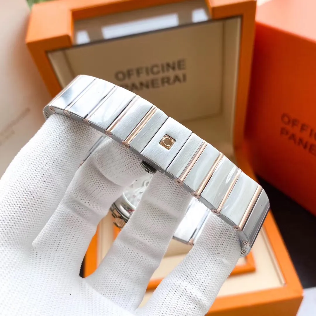【Foreign trade import】💰1280! Omega -Omega)‼ ️Constellation series automatic mechanical men's watch with a diameter of 38mm. The week calendar watch is equipped with a new customized imported fully automatic movement with a day calendar display and instant jump function. The calendar window and day window are located at 6 o'clock and 12 o'clock respectively. The frosted case of the watch has polished claws, and the Roman numeral hour markers on the frosted bezel are inlaid with brilliant-cut diamonds, which are dazzling. Top-quality products are constantly produced🔥