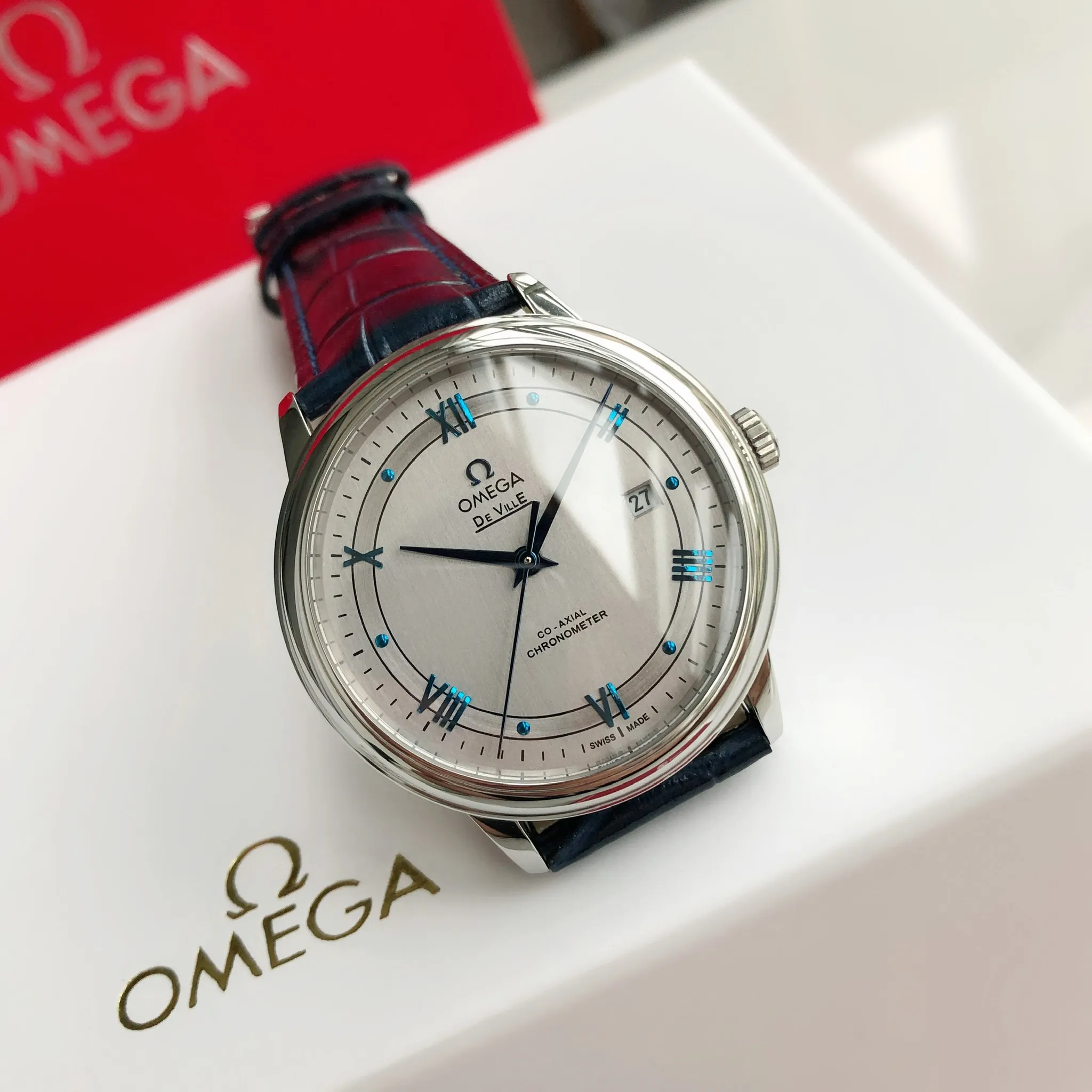 【High-end replica】💰1160! 【Customized all-in-one machine】💰1720! 2023 upgraded blockbuster model - Omega Butterfly De Ville series men's watch [Casual, simple and classic hot model] After the De Ville series was discontinued last year, the factory persisted in adhering to the concept of providing better prices and being more people-friendly. It spent nearly a year strictly controlling and selecting high-quality suppliers of various accessories. Thanks to the strong support of a replica factory, it has worked hard to create today's upgraded and high-quality products at the same price‼ ️ This upgrade uses the same-level lettering from a certain factory, corrects the original synchronous stretch clasp, and passes the factory damage test to ensure excellent quality [Movement] Equipped with zero repair 💯 Brand new Citizen 9015 all-in-one automatic mechanical movement, precise travel time and long-lasting, highly recognized by watch friends [Case] 316L stainless steel case, modified and beautiful body The bottom cover is embossed according to the original synchronized track text. The 39.5mm shell size adheres to the same original details. Curved dial. 100-meter depth waterproof. Scratch-resistant sapphire mirror. [Bracelet] Use 316L stainless steel bracelet with original folding stretch buckle of the same material or calfskin strap. This picture is a real shot of a customized all-in-one machine!