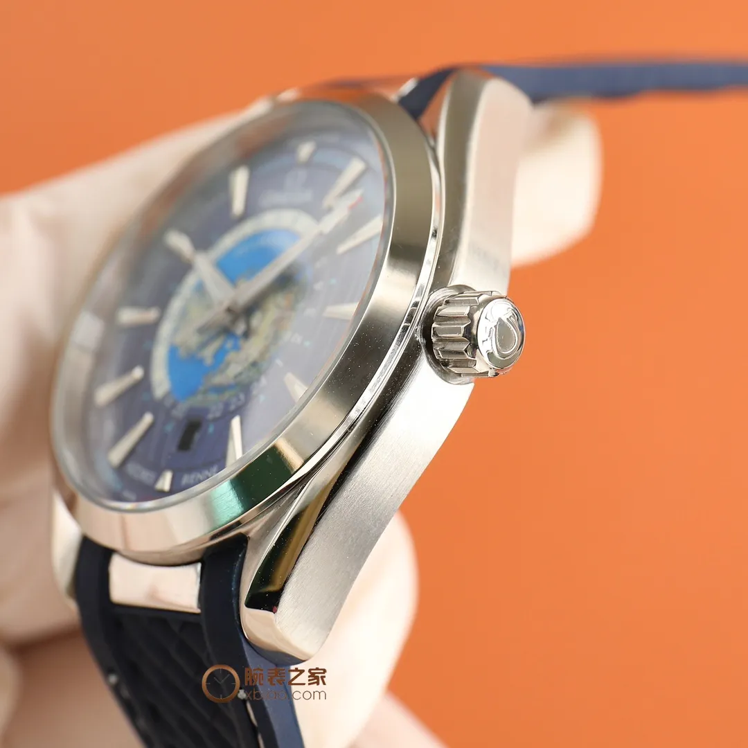 【Customized all-in-one machine】💰1720! 🔥🔥🔥｛Watch Home Brand News｝A few years ago, the Omega Seamaster Aqua Terra world time watch became popular all over the world as soon as it came out and has always been popular! The new Aqua Terra world time watch launched this year continues the exquisite craftsmanship and exquisite details of the previous model, and incorporates more advanced watchmaking technology. For watch fans who are keen on watch design, every detail of this watch is made by a famous factory. It is made of Aqua Terra style stainless steel, polished and brushed. The blue rubber strap continues the consistent design style of the Aqua Terra series. Sales have always been leading - the 150-meter series - with the launch of a new single product - breaking through the theme again: [Classic hot model to create greater glory] Brand: Omega (distinguished quality) Return of the ultimate product) Hot model type: Fine men's watch (high quality) [Haima 150 series] 316 stainless steel strap: Material: Mineral super strong sapphire mirror (wear-resistant) embossed essence, vast and majestic, unique ingenuity, wrist treasure size: 40mm in diameter, 10mm thick, hot sale! Welcome to reprint🔥Top products, high quality products constantly🔥