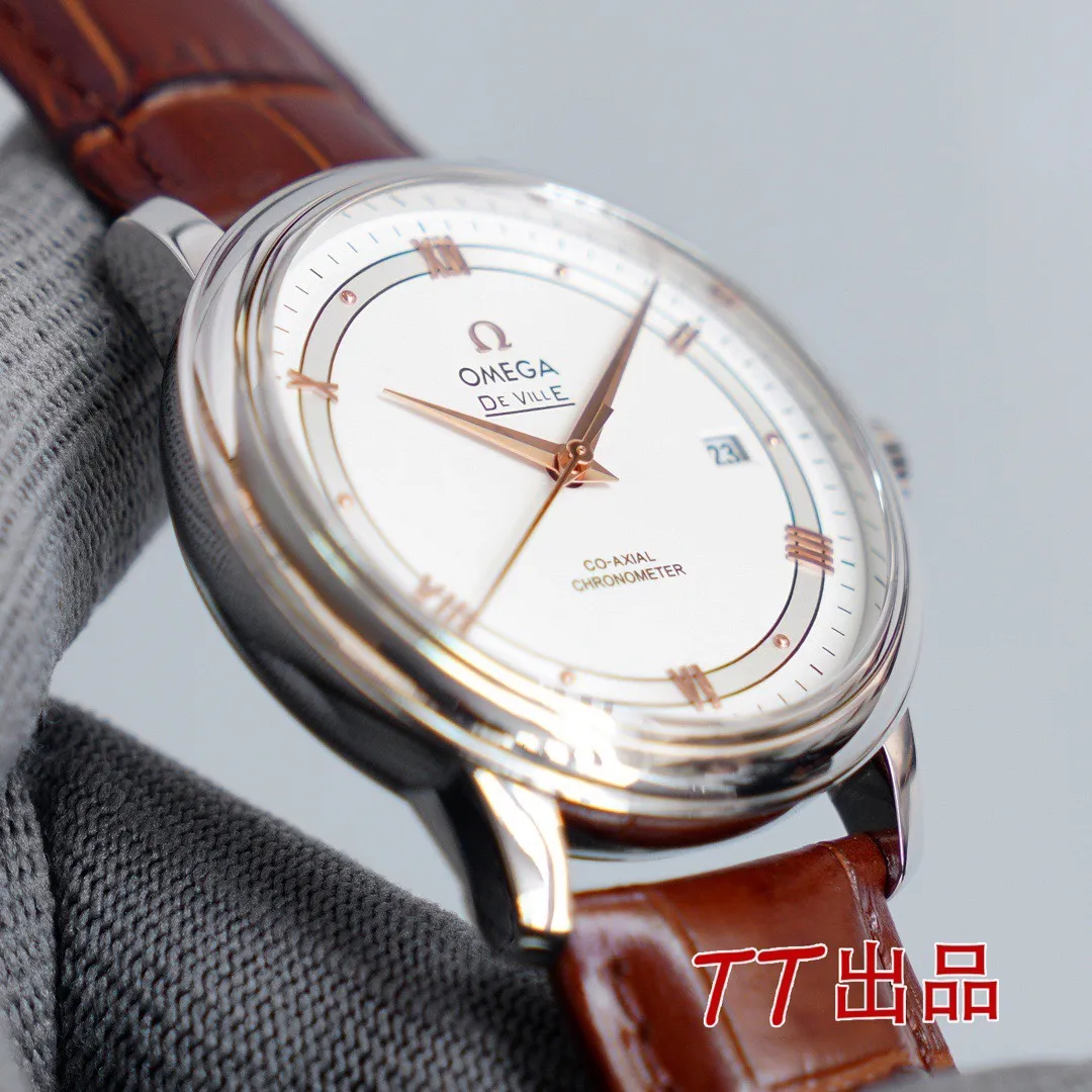 【High-end replica】💰1160! 【Customized all-in-one machine】💰1720! The first thing that comes to mind for the Omega De Ville series is its dignified, elegant, simple, simple, and unobtrusive appearance. Although simple, it is very delicate. The watches in this series are worn with a steady, cautious and steady character. Configuration parameters: Brand: Omega Series: Diefei series Movement: Imported Citizen 9015 all-in-one movement (upgraded version) Each movement undergoes strict QC calibration before shipment. Very strict, zero repairs. Design service life: 10 years. Case material: 316L stainless steel, CNC numerical control engraving, ultra-precision, waterproof depth 100 meters🏊‍♀🏊🏊 Lettering: The latest version of the disc flying track lettering, the word nails are butt welded and inlaid with the same process as the genuine ones (the first in the industry) Table diameter: 39.5*9.7mm (the only one on the market that is consistent with the genuine ones) Product grade: Super A Glass: Imported sapphire glass (0 difference in exposure and transparency compared with the original) Belt: Genuine American alligator leather strap (black/brown) Steel strap: 316L steel professionally polished by top masters /Gloss/Smoothness/Comfort/The same quality as genuine ones. Buttons: Original easy-to-tie pin buckles. Steel buckles: Original mold opening. Same craftsmanship. Same functions. "Manually extendable buckle"