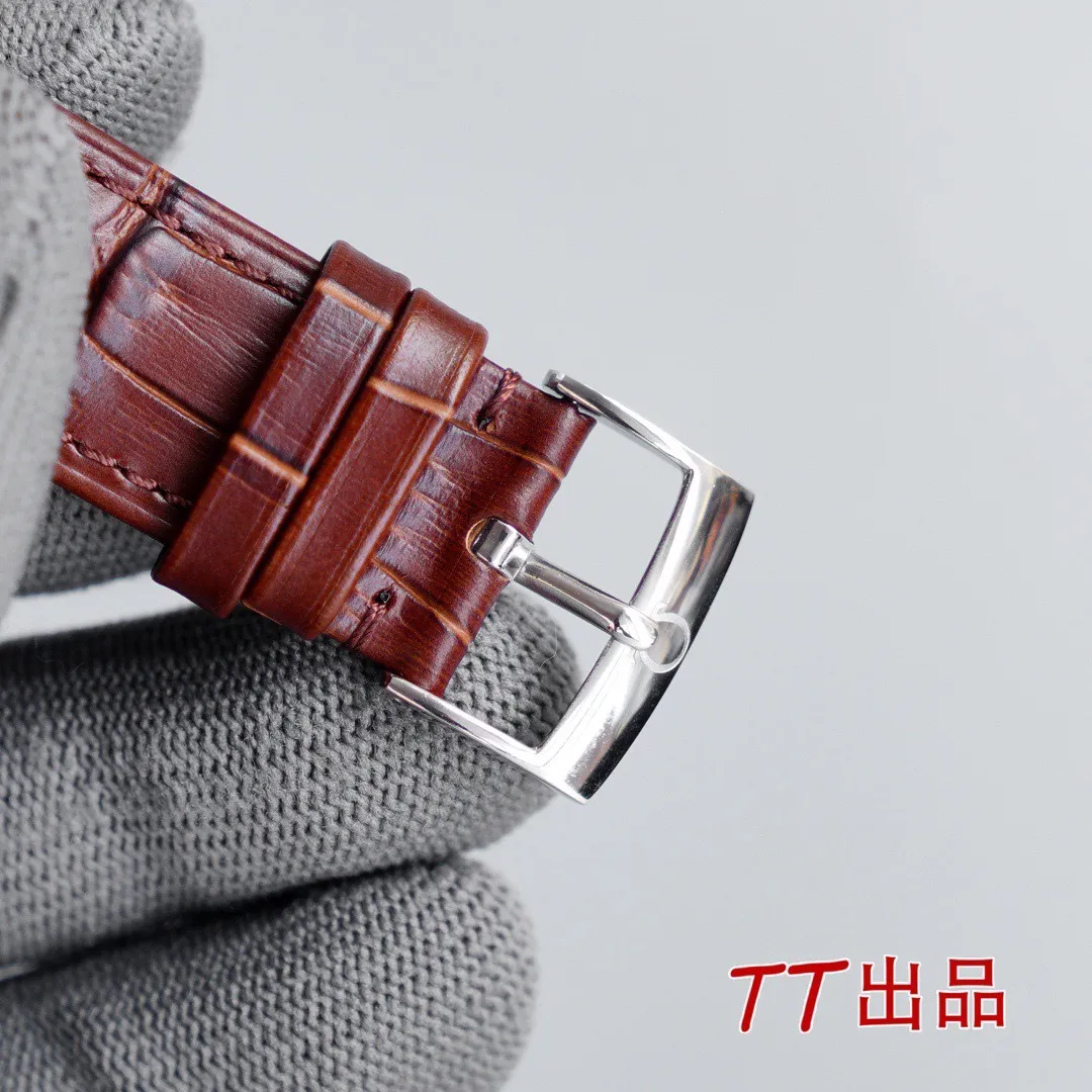 【High-end replica】💰1160! 【Customized all-in-one machine】💰1720! The first thing that comes to mind for the Omega De Ville series is its dignified, elegant, simple, simple, and unobtrusive appearance. Although simple, it is very delicate. The watches in this series are worn with a steady, cautious and steady character. Configuration parameters: Brand: Omega Series: Diefei series Movement: Imported Citizen 9015 all-in-one movement (upgraded version) Each movement undergoes strict QC calibration before shipment. Very strict, zero repairs. Design service life: 10 years. Case material: 316L stainless steel, CNC numerical control engraving, ultra-precision, waterproof depth 100 meters🏊‍♀🏊🏊 Lettering: The latest version of the disc flying track lettering, the word nails are butt welded and inlaid with the same process as the genuine ones (the first in the industry) Table diameter: 39.5*9.7mm (the only one on the market that is consistent with the genuine ones) Product grade: Super A Glass: Imported sapphire glass (0 difference in exposure and transparency compared with the original) Belt: Genuine American alligator leather strap (black/brown) Steel strap: 316L steel professionally polished by top masters /Gloss/Smoothness/Comfort/The same quality as genuine ones. Buttons: Original easy-to-tie pin buckles. Steel buckles: Original mold opening. Same craftsmanship. Same functions. "Manually extendable buckle"