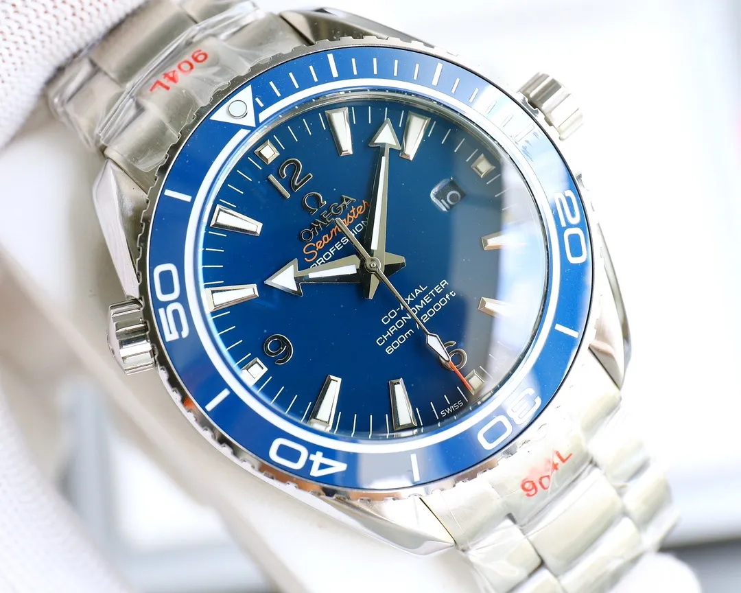 【High-end replica】💰1240! 【Customized all-in-one machine】💰1720! 【Top Replica】💰Private chat! In 2022, Omega officially strongly recommends the Planet Ocean 600-meter diving watch with exclusive quality on the entire network [Movement] Equipped with coaxial 8900 plywood, corrected movement 8900 restoration all-in-one machine [Buckle] The steel band adopts the original fine-tuning buckle [Glass] Anti-scratch and wear-resistant blue light glass [Case] ​​Made of 316L stainless steel case, equipped with the only one-way rotating ceramic ring in its class. Three degrees of waterproof, watch diameter 43.5mm×13mm