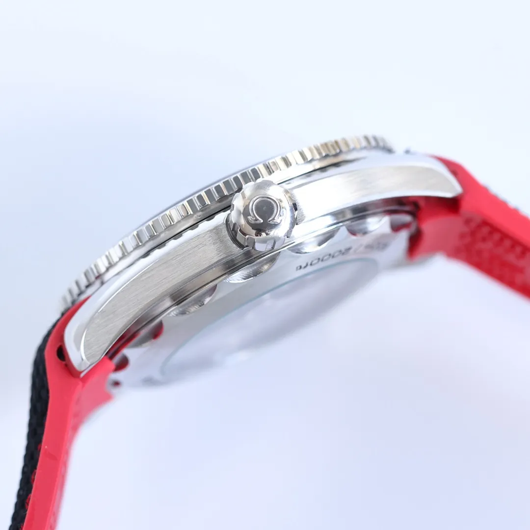 The entire range of Omega Seamaster watches has once again reached its peak! In 2020, the official highly recommended Seamaster series 600-meter diving watch has exclusive quality on the entire network [Movement] Equipped with 💯 brand new Japanese original Citizen 8215 automatic mechanical movement, original see-through design, corrected movement 8500 restoration all-in-one machine, 0 repairs, accurate running time, strong practicality, 100% waterproof [Glass] Double-bright sapphire shock-proof and scratch-proof glass Equipped with arched wear-resistant and scratch-resistant glass, it is three-level waterproof and can swim with confidence🏊, watch diameter 39.5/11mm [Case] Made of 316L fine steel case, equipped with the only original ceramic one-way rotating chronograph ring in its class [Belt] The buckle is polished by 316L fine steel, imported Italian cowhide and imported frog glue to show the perfect quality, equipped with the only original Omega stretch clasp in its class, which can be fine-adjusted. The exclusive quality code is 80456374 🔥Top quality products with constant quality🔥