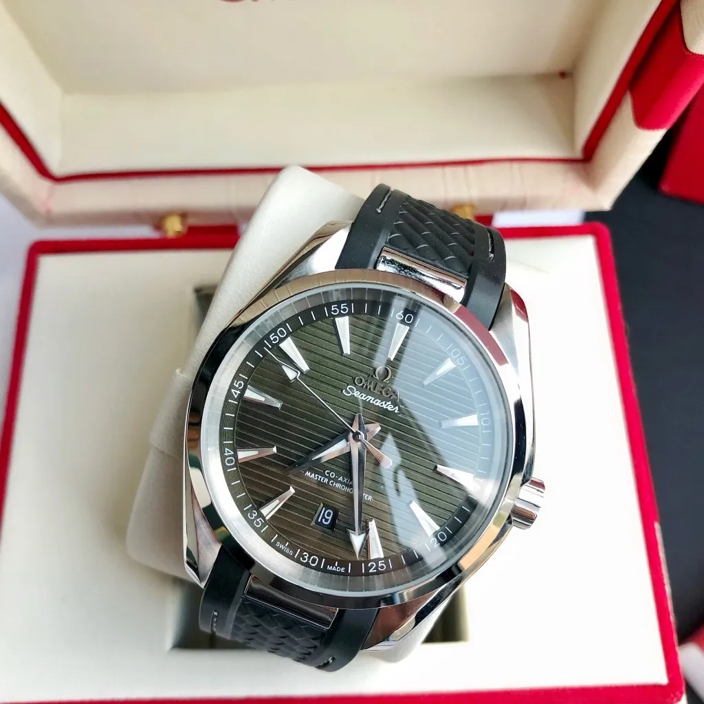 【Customized all-in-one machine】💰1720! Omega Seamaster 150-meter watch [Ocean charm, classic hot model] The classic and timeless design is very characteristic of the Omega brand [Movement] Equipped with the imported brand new Citizen 9015 all-in-one automatic mechanical movement, accurate travel time and long-lasting, highly recognized by watch friends [Case] 316L stainless steel case, modified and beautiful body, original consistent 41.5mm diameter, curved dial, depth waterproof to 200 meters [Bracelet] imported rubber strap Equipped with the original folding clasp of the same material, the details are synchronized with the original product ⚠️Please look for the exclusive quality produced by GD