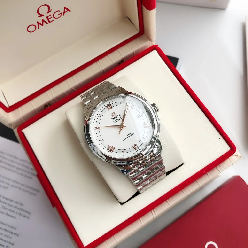 【High-end replica】💰1160! 【Customized all-in-one machine】💰1720! 2023 upgraded blockbuster model - Omega Butterfly De Ville series men's watch [Casual, simple and classic hot model] After the De Ville series was discontinued last year, the factory persisted in adhering to the concept of providing better prices and being more people-friendly. It spent nearly a year strictly controlling and selecting high-quality suppliers of various accessories. Thanks to the strong support of a replica factory, it has worked hard to create today's upgraded and high-quality products at the same price‼ ️ This upgrade uses the same-level lettering from a certain factory, corrects the original synchronous stretch clasp, and passes the factory damage test to ensure excellent quality [Movement] Equipped with zero repair 💯 Brand new Citizen 9015 all-in-one automatic mechanical movement, precise travel time and long-lasting, highly recognized by watch friends [Case] 316L stainless steel case, modified and beautiful body The bottom cover is embossed according to the original synchronized track text. The 39.5mm shell size adheres to the same original details. Curved dial. 100-meter depth waterproof. Scratch-resistant sapphire mirror. [Bracelet] Use 316L stainless steel bracelet with original folding stretch buckle of the same material or calfskin strap. This picture is a real shot of a customized all-in-one machine!