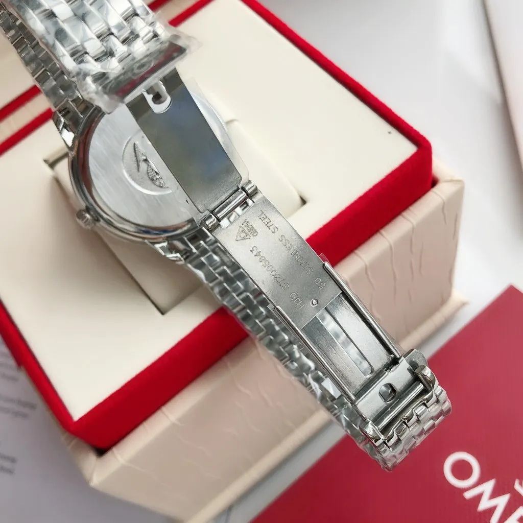 【High-end replica】💰1160! 【Customized all-in-one machine】💰1720! 2023 upgraded blockbuster model - Omega Butterfly De Ville series men's watch [Casual, simple and classic hot model] After the De Ville series was discontinued last year, the factory persisted in adhering to the concept of providing better prices and being more people-friendly. It spent nearly a year strictly controlling and selecting high-quality suppliers of various accessories. Thanks to the strong support of a replica factory, it has worked hard to create today's upgraded and high-quality products at the same price‼ ️ This upgrade uses the same-level lettering from a certain factory, corrects the original synchronous stretch clasp, and passes the factory damage test to ensure excellent quality [Movement] Equipped with zero repair 💯 Brand new Citizen 9015 all-in-one automatic mechanical movement, precise travel time and long-lasting, highly recognized by watch friends [Case] 316L stainless steel case, modified and beautiful body The bottom cover is embossed according to the original synchronized track text. The 39.5mm shell size adheres to the same original details. Curved dial. 100-meter depth waterproof. Scratch-resistant sapphire mirror. [Bracelet] Use 316L stainless steel bracelet with original folding stretch buckle of the same material or calfskin strap. This picture is a real shot of a customized all-in-one machine!