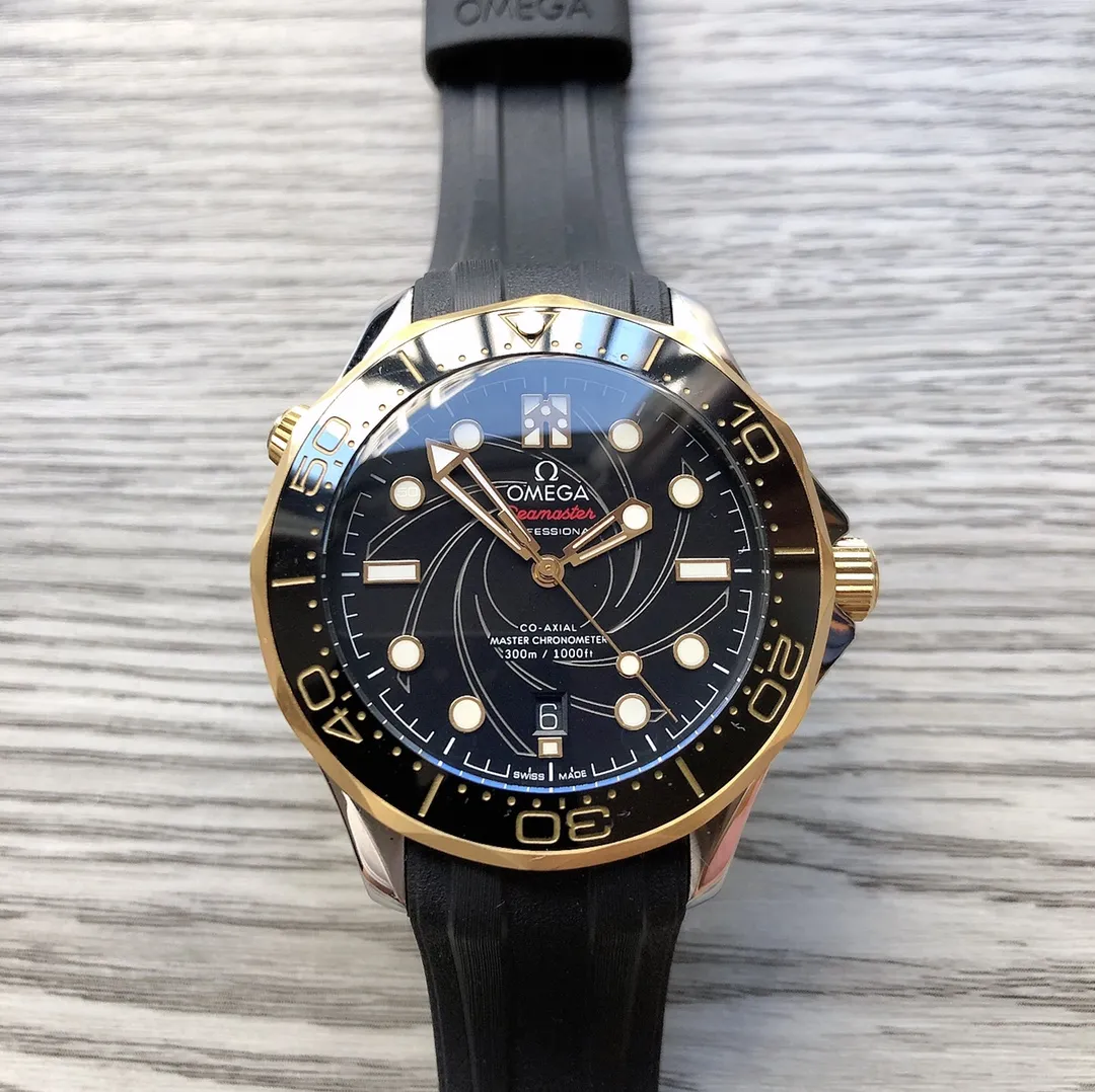 OMEGA Seamaster 210.61.42.20.01.001 🎮B28 Hot item: 300-meter diving watch James Bond, every man has a 007 dream in his heart, cold, rational and brave. Crafted with VS ingenuity, your 007 dream will come true. A mysterious surprise for you! Once you have it, there's nothing else to ask for! Clone 8800 automatic mechanical movement 🎮 Ceramic bezel, sapphire mirror, exclusive 007 nameplate on the side of the case ~ Incomparably handsome 🎮 Sanjie exquisitely recommends men’s mechanical watches SJ carefully creates ultra-realistic photo shoots for you