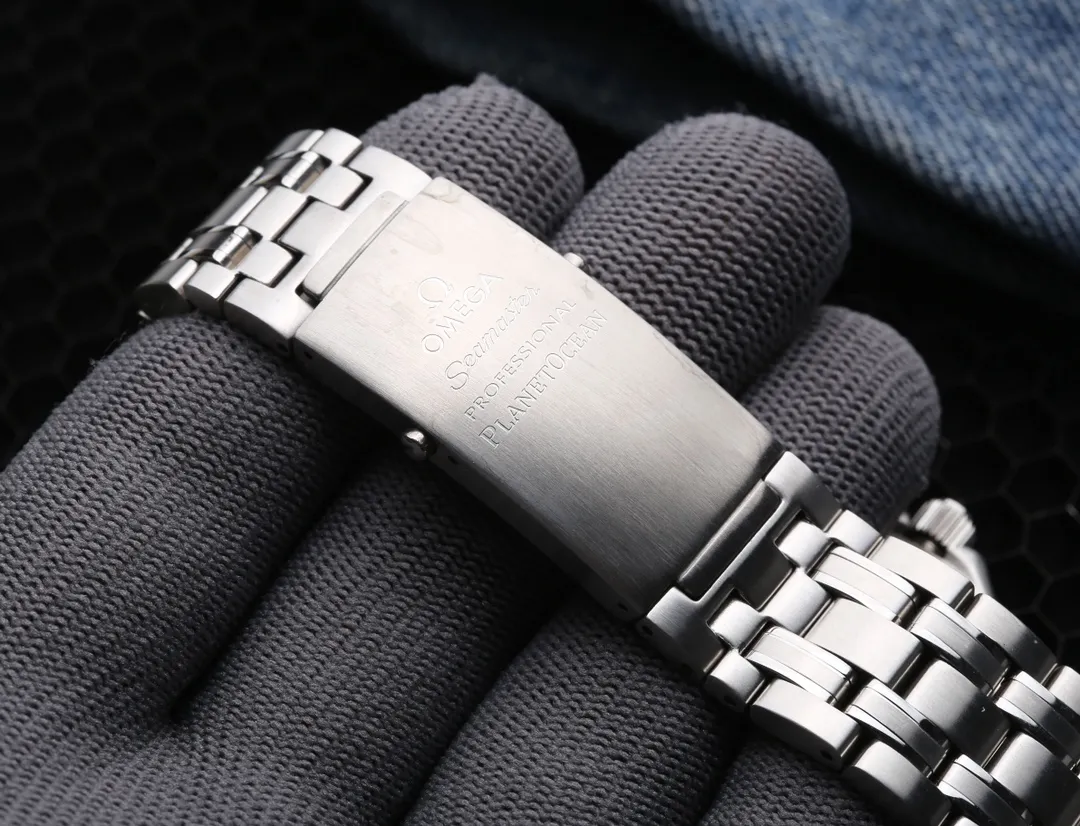 【High-end replica】💰2400! OMEGA’s latest launch is the Seamaster, super luminous, and 9-digit true moon phase. It adopts an imported fully automatic mechanical movement to achieve zero repairs, can store power for over 48 hours, and is waterproof to a depth of 200 meters. [Case]: 316 fine steel (high quality workmanship) [Strap]: Imported tape/top 316 fine steel [Movement]: Imported Citizen 8215 fully automatic mechanical movement (stable running time) [Glass]: Advanced strengthened coated mirror [Size]: Diameter 41mm, thickness 13mm