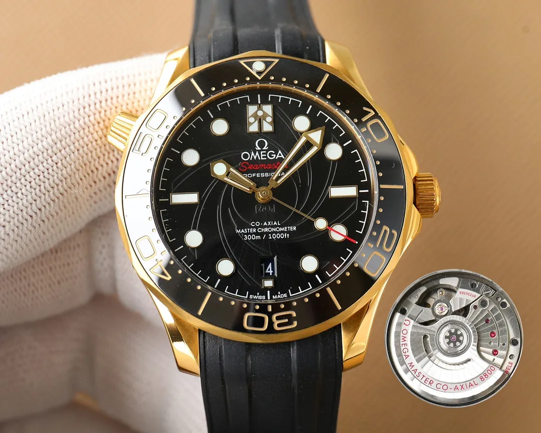 【Top replica】💰2900! Omega Seamaster upgraded version - the only series on the market that is synchronized with VS! Big news coming Basel's new Seamaster 300-meter tape diving watch is finally available. The diameter of the watch has been upgraded to 42 mm, and it is equipped with the Omega 8800 Master Chronometer movement (black balance wheel). The Omega logo is engraved next to the movement balance wheel. The iconic diving bezel is made of ceramic material. The high-quality diving scale is made with Omega Ceragold technology and covered with white enamel, highlighting the lasting and pure beauty. The perfect combination of the watch with the wavy tape and the wavy text makes the Seamaster 300 series the highest style among diving watches. 🔥Top product Excellent products 🔥