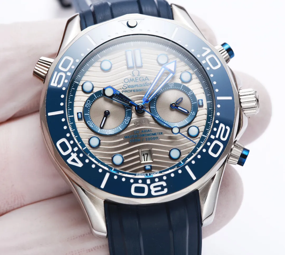 【High-end replica】💰1440! The new Omega Seamaster 300-meter multifunctional 5-pin design diving watch has arrived🎉Feedback is coming! Always adhering to practical value, there is no best, only better upgrade concepts to reach the top again! [Movement] Equipped with a brand new automatic mechanical movement, original transparent bottom design, 0️⃣ repair, accurate running time, strong practicality [Case] ​​Made of 316L stainless steel case, equipped with the only original ceramic one-way rotating timing ring in its class. The exclusive version is consistent with the original ceramic ring. 🆚Wear-resistant, anti-scratch⚙️High quality [Mirror high-definition reinforced coating, anti-scratch and anti-wear mirror. [Bracelet] 316 fine steel nine-bead bracelet, equipped with the only original push-pull adjustable clasp in its class. The dial adopts two-color ice blue luminous synchronization