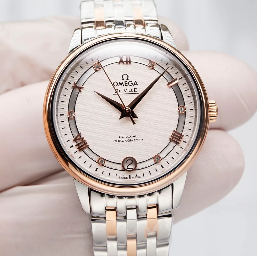 【Customized all-in-one machine】💰1920! Omega-De Ville Series-Couple Watches! Genuine mold opening, 👏The lettering is the same as the original product with sun pattern, the curved surface is upgraded to high-definition arched double sapphire glass (clearer display, anti-scratch) 👏The back of the steel belt is also synchronized with the original laser product batch number! It took 9 months to make many corrections and upgrades to create a 1:1 shell model, striving for perfection! The diameter of men's clothing is 39.5mm, and the diameter of women's clothing is 32.7mm👏! The style adopts the original Citizen 9015 all-in-one mechanical movement, which vibrates 28,800 times per hour, and has zero repair quality. The style is matched with Italian cowhide to make the wrist more comfortable and comfortable. The strap body/buckle is engraved with the classic "OMEGA" logo, which is generous and classy. Real shot🔰Please pay attention to the details! (Focus on original new machines) Focus is an attitude, produced by JH!