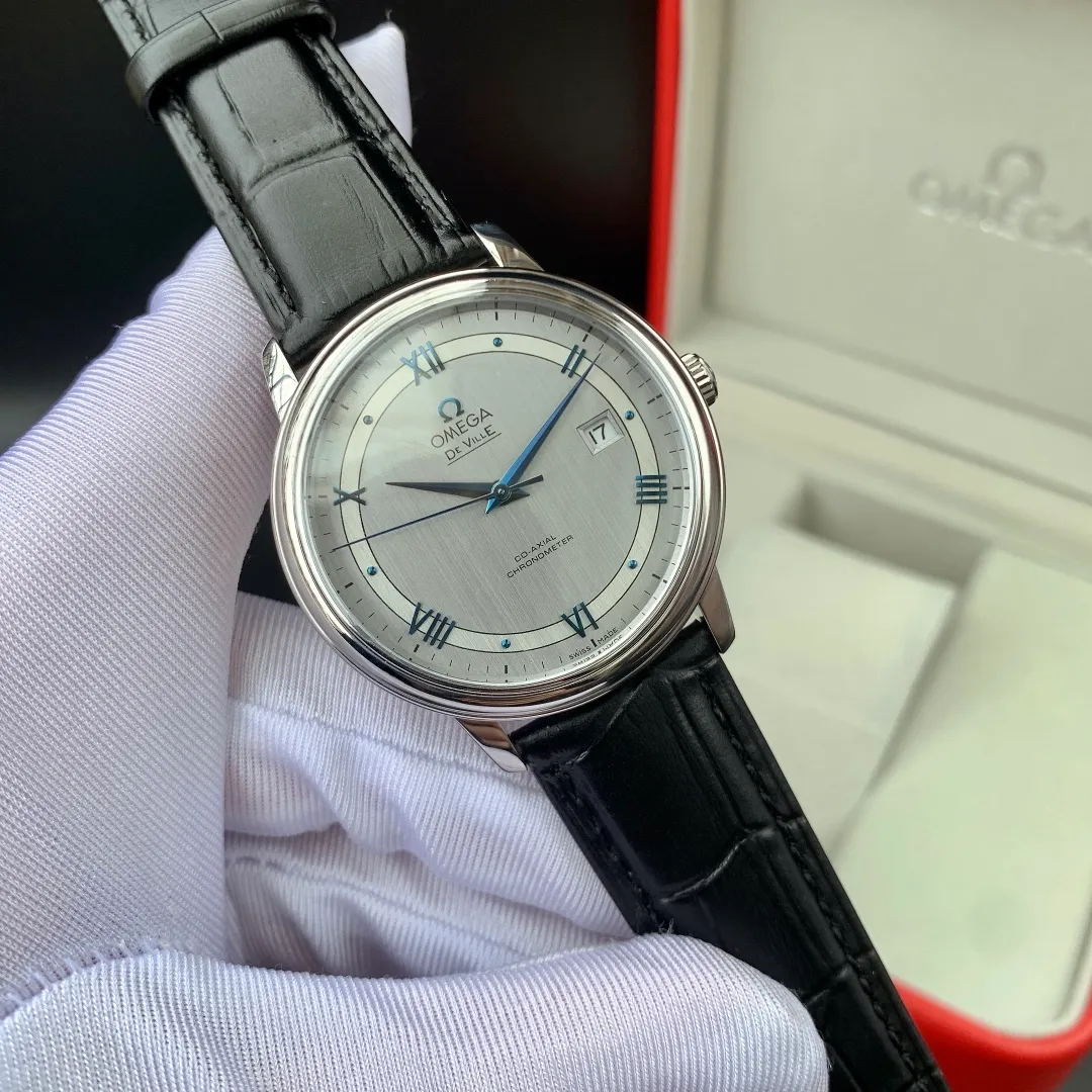 【High-end replica】💰1160! 【Customized all-in-one machine】💰1640! Omega's new arrival🔥🔥As a star hot-selling product✨✨basic model, the Diefei series⌚️⌚️ is favored by consumers with its classic and elegant design, and it is also the first choice for business! Reasons for recommendation: [Design]: This is the basic model of the Diefei series. It has an all-stainless steel case with the same brushed dial. The three hands are matched with the classic design of the 3⃣️ dot calendar window. The bottom cover is also engraved with the "God of Time" (a super primitive god from ancient Greek mythology, interpreting Omega's unique romantic meaning of time). A variety of dial elements are optional, and the steel skin is perfectly replaced. The simple atmosphere is suitable for different occasions, and the overall style is more youthful and energetic! [Configuration]: It adopts the imported Citizen 8215🇯🇵/9015 all-in-one movement, which has zero faults and more accurate travel time. The sapphire glass mirror is scratch-resistant and wear-resistant, the crown is polished to a perfect arc, and the brand logo "Ω" is clearly visible. [Size]: 39.5mmx11mm The overall appearance is elegant and gorgeous. Its style is suitable for formal wear, simplicity, fashion, literature and art, leisure, etc. It is the best choice for daily commuting and business negotiations! Welcome to order, make sure the quality🥂Worry-free after-sales🌹🌹