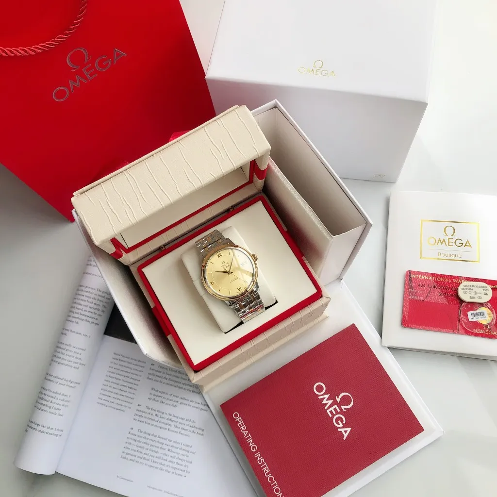 【High-end replica】💰1160! 【Customized all-in-one machine】💰1720! 2023 upgraded blockbuster model - Omega Butterfly De Ville series men's watch [Casual, simple and classic hot model] After the De Ville series was discontinued last year, the factory persisted in adhering to the concept of providing better prices and being more people-friendly. It spent nearly a year strictly controlling and selecting high-quality suppliers of various accessories. Thanks to the strong support of a replica factory, it has worked hard to create today's upgraded and high-quality products at the same price‼ ️ This upgrade uses the same-level lettering from a certain factory, corrects the original synchronous stretch clasp, and passes the factory damage test to ensure excellent quality [Movement] Equipped with zero repair 💯 Brand new Citizen 9015 all-in-one automatic mechanical movement, precise travel time and long-lasting, highly recognized by watch friends [Case] 316L stainless steel case, modified and beautiful body The bottom cover is embossed according to the original synchronized track text. The 39.5mm shell size adheres to the same original details. Curved dial. 100-meter depth waterproof. Scratch-resistant sapphire mirror. [Bracelet] Use 316L stainless steel bracelet with original folding stretch buckle of the same material or calfskin strap. This picture is a real shot of a customized all-in-one machine!