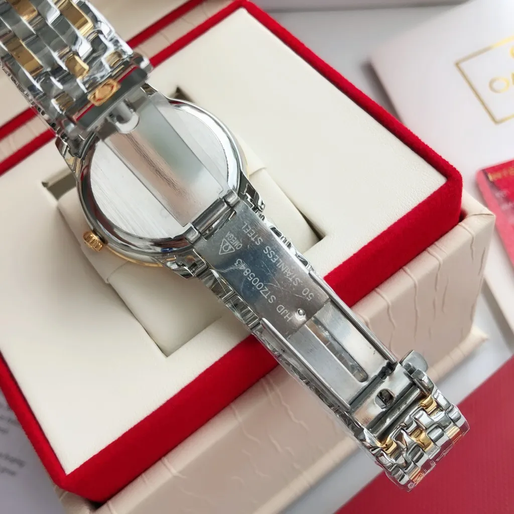 【High-end replica】💰1160! 【Customized all-in-one machine】💰1720! 2023 upgraded blockbuster model - Omega Butterfly De Ville series men's watch [Casual, simple and classic hot model] After the De Ville series was discontinued last year, the factory persisted in adhering to the concept of providing better prices and being more people-friendly. It spent nearly a year strictly controlling and selecting high-quality suppliers of various accessories. Thanks to the strong support of a replica factory, it has worked hard to create today's upgraded and high-quality products at the same price‼ ️ This upgrade uses the same-level lettering from a certain factory, corrects the original synchronous stretch clasp, and passes the factory damage test to ensure excellent quality [Movement] Equipped with zero repair 💯 Brand new Citizen 9015 all-in-one automatic mechanical movement, precise travel time and long-lasting, highly recognized by watch friends [Case] 316L stainless steel case, modified and beautiful body The bottom cover is embossed according to the original synchronized track text. The 39.5mm shell size adheres to the same original details. Curved dial. 100-meter depth waterproof. Scratch-resistant sapphire mirror. [Bracelet] Use 316L stainless steel bracelet with original folding stretch buckle of the same material or calfskin strap. This picture is a real shot of a customized all-in-one machine!