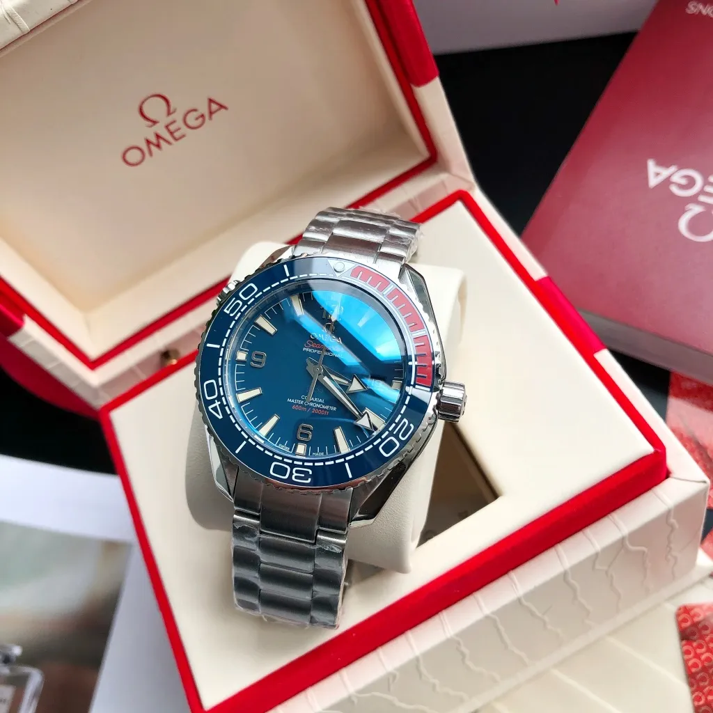 High-end replica 💰1240! TW Taiwan Factory💰1720! 2024 new customized Omega Seamaster series 600-meter America's Cup limited edition diving watch has arrived. It is exclusively customized with original synchronization details. Each watch number is engraved with an identification number and will never be repeated. The ceramic bezel is unique to the entire network. It has a Citizen movement internally and the external repair details are synchronized with the original. [Movement] Equipped with 💯 Brand new Japanese original 9015 automatic mechanical movement, 0️⃣ repair, accurate running time, strong practicality [Case] Made of 316L stainless steel, electroplated in the vacuum furnace of the entire network, equipped with the only original ceramic one-way rotating chronograph ring in its class [Bracelet] Official synchronous rubber strap or 316 stainless steel chain of the Seamaster 600m Diving Watch produced by GD, with the only original push-pull adjustable clasp in its class ⚠️Please look for the exclusive quality of GD products