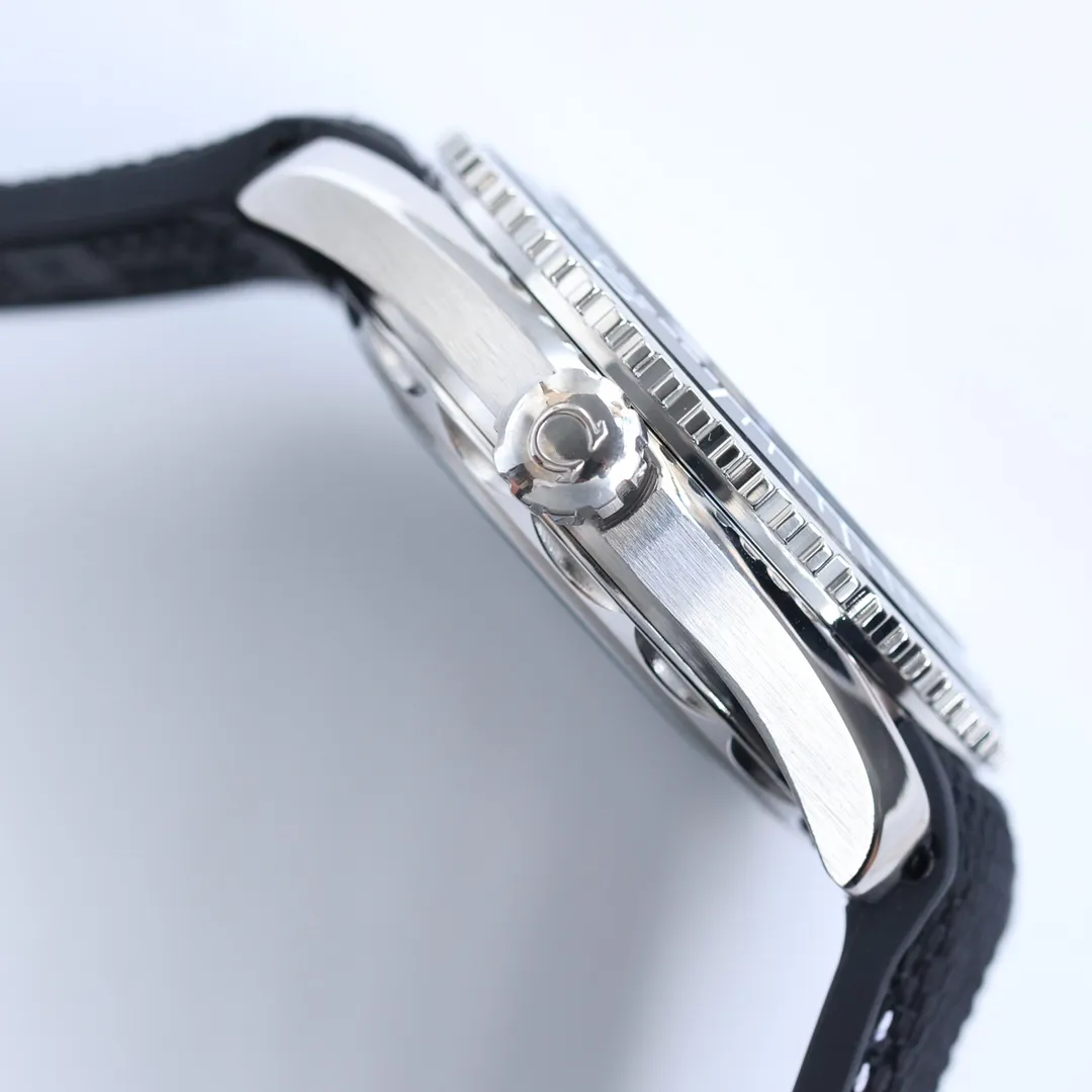 【High-end replica】💰1720! The entire range of Omega Seamaster watches has once again reached its peak! In 2020, the official highly recommended Seamaster series 600-meter diving watch has exclusive quality on the entire network [Movement] Equipped with 💯 brand new Japanese original Citizen 8215 automatic mechanical movement, original see-through design, corrected movement 8500 restoration all-in-one machine, 0 repairs, accurate running time, strong practicality, 100% waterproof [Glass] Double-bright sapphire shock-proof and scratch-proof glass Equipped with arched wear-resistant and scratch-resistant glass, it is three-level waterproof and can swim with confidence🏊, watch diameter 39.5/11mm [Case] Made of 316L fine steel case, equipped with the only original ceramic one-way rotating chronograph ring in its class [Belt] The buckle is polished by 316L fine steel, imported Italian cowhide and imported frog glue to show the perfect quality, equipped with the only original Omega stretch clasp in its class, which can be fine-adjusted. The exclusive quality code is 80456374 🔥Top quality products with constant quality🔥
