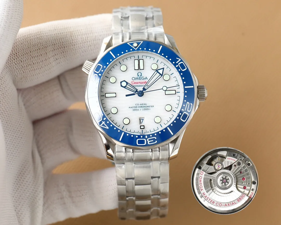【Top replica】💰2900! Omega Seamaster upgraded version - the only series on the market that is synchronized with VS! Big news coming Basel's new Seamaster 300-meter tape diving watch is finally available. The diameter of the watch has been upgraded to 42 mm, and it is equipped with the Omega 8800 Master Chronometer movement (black balance wheel). The Omega logo is engraved next to the movement balance wheel. The iconic diving bezel is made of ceramic material. The high-quality diving scale is made with Omega Ceragold technology and covered with white enamel, highlighting the lasting and pure beauty. The perfect combination of the watch with the wavy tape and the wavy text makes the Seamaster 300 series the highest style among diving watches. 🔥Top product Excellent products 🔥