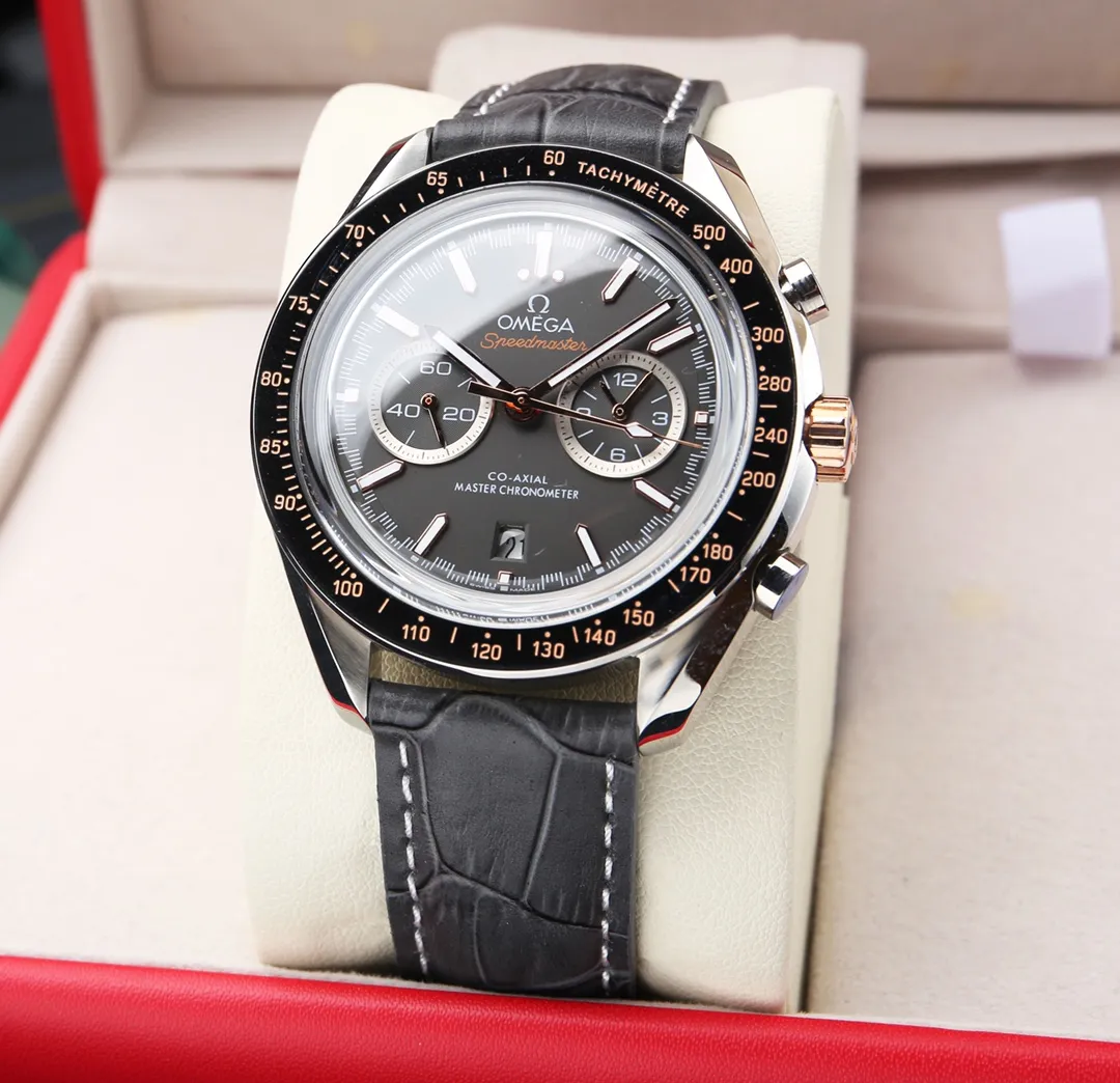 【High-end replica】💰1920! The new Omega Speedmaster racing watch is released. This watch uses a 42mm stainless steel case and a 904L bracelet, with a black ceramic bezel ring. The original model is re-engraved and equipped with an imported mechanical fully automatic movement, truly achieving zero repairs. Lug distance: 20mm Bracelet: Cowhide strap (stainless steel strap) Case: Stainless steel case Mirror: Arc-shaped double-sided anti-reflective and wear-resistant glass Waterproof performance: 5 atmospheres (50 meters / 167 feet