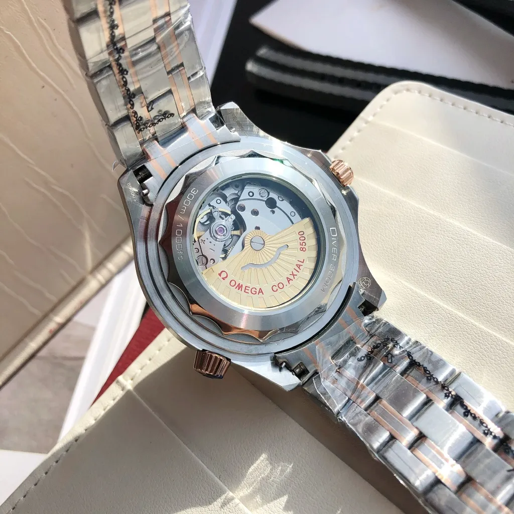 【High-end replica】💰1160! Omega Seamaster 2022 is the pinnacle of annual upgrades. The new Seamaster series 300-meter diving watch produced by GD has arrived. Feedback is coming! Always adhering to the practical value, there is no best, only better upgrade concept, bringing the entire series of Omega Seamaster watches with the new Citizen movement to the top again! [Movement] Equipped with 💯 brand new Japanese original Citizen 8215 automatic mechanical movement, original see-through design, 0️⃣repair, accurate running time, strong practicality [Case] Made of 316L stainless steel case, equipped with the only original ceramic one-way rotating chronograph ring in its class [Bracelet] 316 stainless steel five-bead bracelet, equipped with the only original push-pull adjustable clasp in its class. The steel belt model comes with an original woven cloth strap, buy one get one free, the best value in its class ⚠️Please look for GD exclusive details and quality