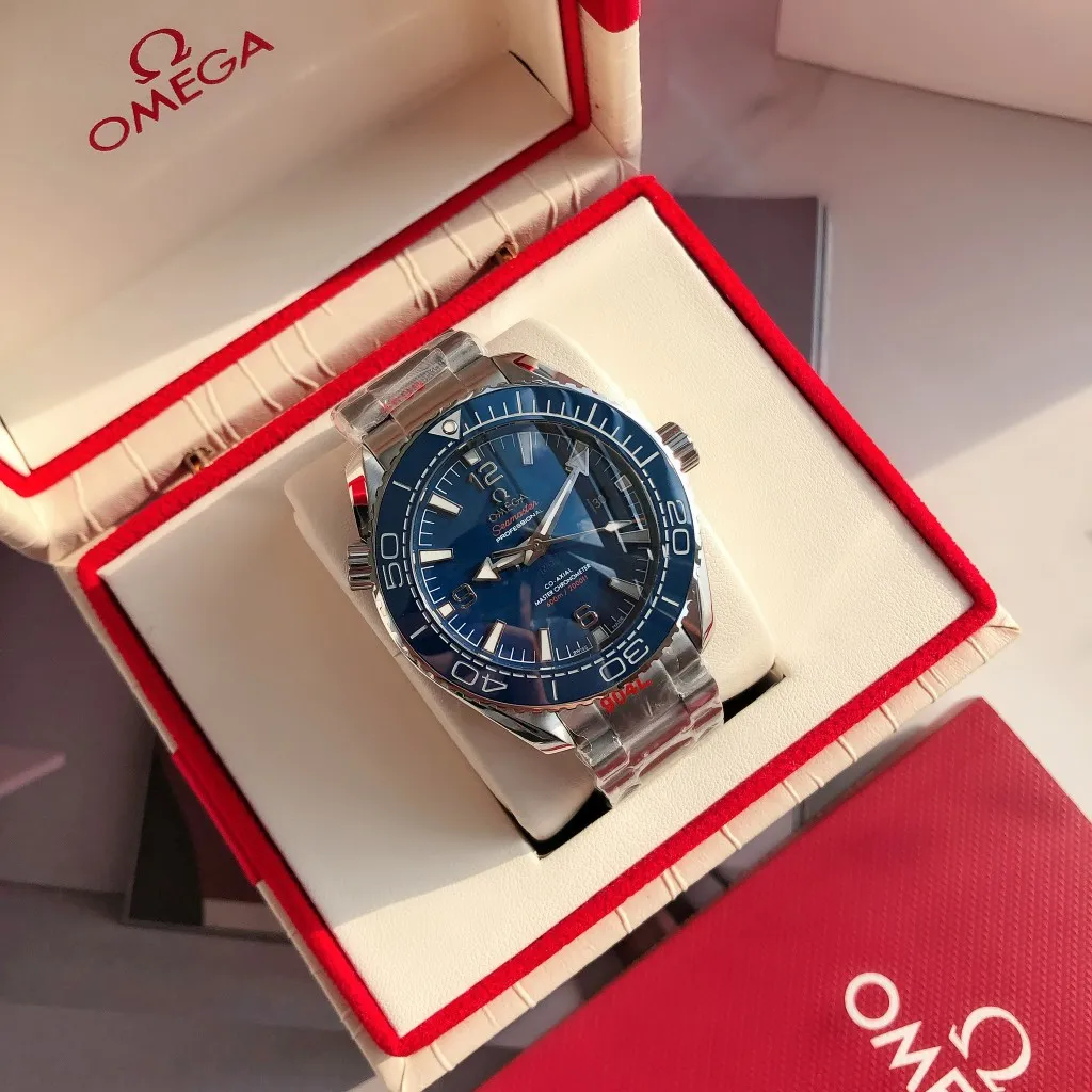 【High-end replica】💰1240! 【Customized all-in-one machine】💰1760! The 2023 new upgraded Omega Seamaster 600-meter diving watch rubber strap model has arrived in full color. The ceramic bezel is unique to the whole network. The internal repair is the Citizen 9015 all-in-one mechanical movement, and the external repair details are synchronized with the original ones. [Movement] Equipped with 💯 Brand new Japanese original Citizen 9015 automatic mechanical movement, original see-through design, corrected movement rotor, 0️⃣repair, accurate timing, strong practicality [Case] Made of 316L stainless steel, with gold plating in the exclusive vacuum furnace on the entire network, equipped with the only original ceramic one-way rotating chronograph ring in its class [Bracelet] The official synchronous rubber strap or 316 stainless steel five-bead bracelet of the Seamaster 600-meter diving watch is optional! This picture shows the quality of a customized all-in-one machine!