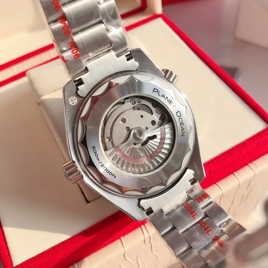 【High-end replica】💰1240! 【Customized all-in-one machine】💰1760! The 2023 new upgraded Omega Seamaster 600-meter diving watch rubber strap model has arrived in full color. The ceramic bezel is unique to the whole network. The internal repair is the Citizen 9015 all-in-one mechanical movement, and the external repair details are synchronized with the original ones. [Movement] Equipped with 💯 Brand new Japanese original Citizen 9015 automatic mechanical movement, original see-through design, corrected movement rotor, 0️⃣repair, accurate timing, strong practicality [Case] Made of 316L stainless steel, with gold plating in the exclusive vacuum furnace on the entire network, equipped with the only original ceramic one-way rotating chronograph ring in its class [Bracelet] The official synchronous rubber strap or 316 stainless steel five-bead bracelet of the Seamaster 600-meter diving watch is optional! This picture shows the quality of a customized all-in-one machine!