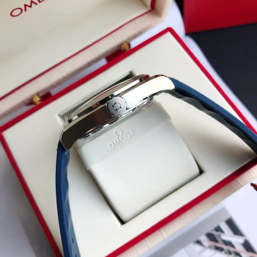 【Customized all-in-one machine】💰1720! Omega Seamaster 150-meter watch [Ocean charm, classic hot model] The classic and timeless design is very characteristic of the Omega brand [Movement] Equipped with the imported brand new Citizen 9015 all-in-one automatic mechanical movement, accurate travel time and long-lasting, highly recognized by watch friends [Case] 316L stainless steel case, modified and beautiful body, original consistent 41.5mm diameter, curved dial, depth waterproof to 200 meters [Bracelet] imported rubber strap Equipped with the original folding clasp of the same material, the details are synchronized with the original product ⚠️Please look for the exclusive quality produced by GD