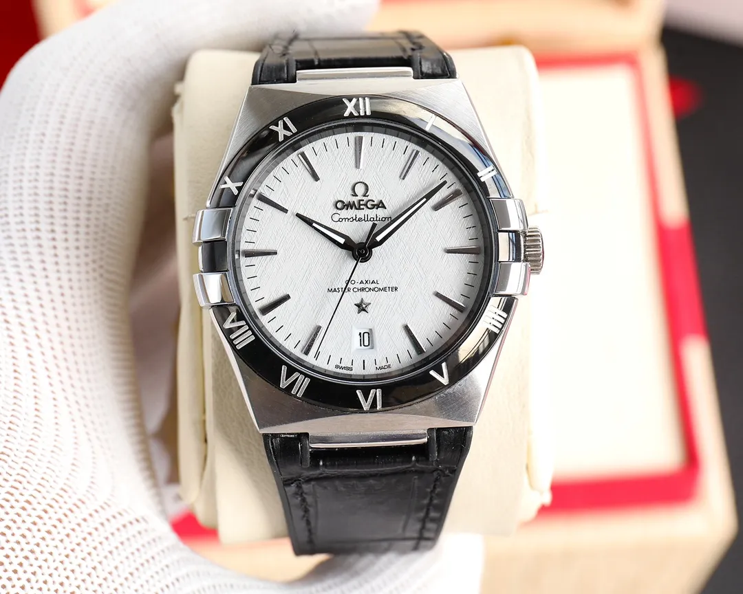 【High-end replica】💰1440! 【Customized all-in-one machine】💰1920! The fifth generation of OMEGA’s “Constellation Gents’” Constellation series still continues the classic star emblem and bezel claw elements, showing an elegant gentleman’s style. Size 39mm, equipped with 8900 fully automatic mechanical movement, sapphire mirror, made of German 316L stainless steel, top craftsmanship, original 1:1 replica and exclusive product! 🔥Top quality products with constant quality🔥