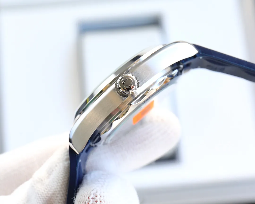 【High-end replica】💰1160! Customized all-in-one machine 💰1720! Omega Seamaster 150m series men's mechanical watch, a new upgraded version will arrive in 2022. The revised quality and exclusive custom-made 8500 movement splint are specially designed. [Movement] Re-engraved and restored 8500 coaxial movement. The see-through bottom movement can be seen at a glance, perfectly presented. [Case] 316L stainless steel case, made by exclusive CNC process, with arched wear-resistant super strong glass, clear text lines and well-proportioned checkered pattern, three-level waterproof, watch diameter 41/11mm [Bracelet] Imported rubber tape from Italy with original folding clasp or 316 stainless steel original clasp optional