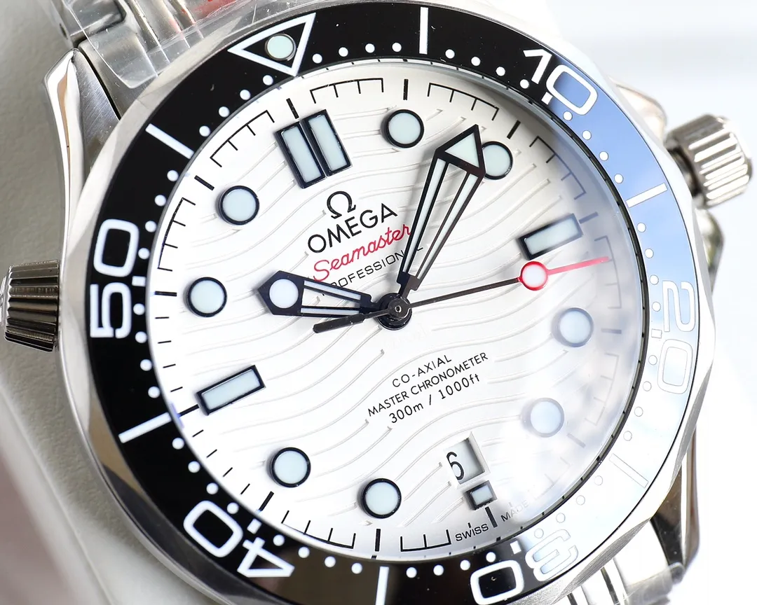 【High-end replica】💰1160! 【Customized all-in-one machine】💰1720! Omega Seamaster official synchronized upgrade in spring 2023‼ ️Highly recommended Omega Seamaster 300m diving watch with exclusive quality on the entire network [Movement] Equipped with Coaxial 8800, corrected movement 8800 restoration all-in-one machine [Buckle] The steel band adopts the original fine-tuning buckle [Glass] Wear-resistant and scratch-resistant sapphire mirror [Case] ​​Made of 316L stainless steel case, equipped with the only one-way rotating ceramic ring in its class, three degrees waterproof