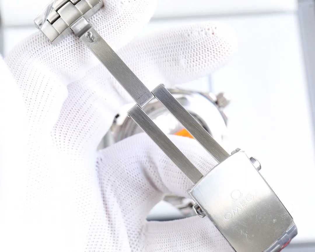 【High-end replica】💰1160! 【Customized all-in-one machine】💰1720! Omega Seamaster official synchronized upgrade in spring 2023‼ ️Highly recommended Omega Seamaster 300m diving watch with exclusive quality on the entire network [Movement] Equipped with Coaxial 8800, corrected movement 8800 restoration all-in-one machine [Buckle] The steel band adopts the original fine-tuning buckle [Glass] Wear-resistant and scratch-resistant sapphire mirror [Case] ​​Made of 316L stainless steel case, equipped with the only one-way rotating ceramic ring in its class, three degrees waterproof