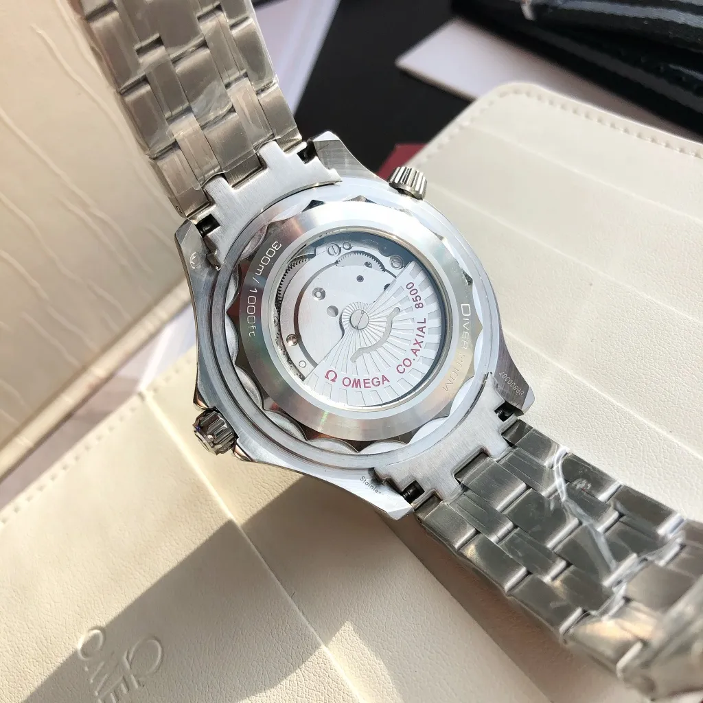 【High-end replica】💰1160! Omega Seamaster 2022 is the pinnacle of annual upgrades. The new Seamaster series 300-meter diving watch produced by GD has arrived. Feedback is coming! Always adhering to the practical value, there is no best, only better upgrade concept, bringing the entire series of Omega Seamaster watches with the new Citizen movement to the top again! [Movement] Equipped with 💯 brand new Japanese original Citizen 8215 automatic mechanical movement, original see-through design, 0️⃣repair, accurate running time, strong practicality [Case] Made of 316L stainless steel case, equipped with the only original ceramic one-way rotating chronograph ring in its class [Bracelet] 316 stainless steel five-bead bracelet, equipped with the only original push-pull adjustable clasp in its class. The steel belt model comes with an original woven cloth strap, buy one get one free, the best value in its class ⚠️Please look for GD exclusive details and quality