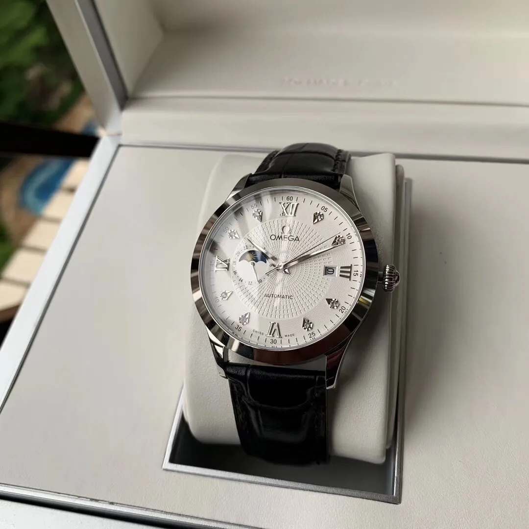 【Foreign trade import】💰1400! OMEGA-OMEGA‼ ️Diefei series⌚️ is simple and elegant, with a very obvious sense of post-modernism. The elegant and slim appearance, combined with the simple and elegant design, perfectly interprets the classic charm of the original elegant business. The size of the watch is 39.5 mm x 10 mm. The literal scales and hands all inherit the original craftsmanship. They are first polished and then rhodium-plated to ensure permanent luster and amazing temperament. Adopting the super stable Japanese 8215 movement, it truly achieves zero repairs 🔥Top product and constant quality products🔥