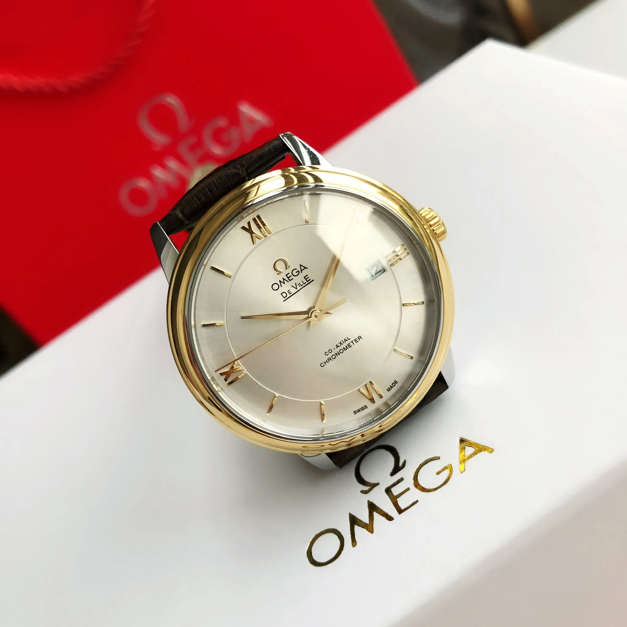 【High-end replica】💰1160! 【Customized all-in-one machine】💰1720! 2023 upgraded blockbuster model - Omega Butterfly De Ville series men's watch [Casual, simple and classic hot model] After the De Ville series was discontinued last year, the factory persisted in adhering to the concept of providing better prices and being more people-friendly. It spent nearly a year strictly controlling and selecting high-quality suppliers of various accessories. Thanks to the strong support of a replica factory, it has worked hard to create today's upgraded and high-quality products at the same price‼ ️ This upgrade uses the same-level lettering from a certain factory, corrects the original synchronous stretch clasp, and passes the factory damage test to ensure excellent quality [Movement] Equipped with zero repair 💯 Brand new Citizen 9015 all-in-one automatic mechanical movement, precise travel time and long-lasting, highly recognized by watch friends [Case] 316L stainless steel case, modified and beautiful body The bottom cover is embossed according to the original synchronized track text. The 39.5mm shell size adheres to the same original details. Curved dial. 100-meter depth waterproof. Scratch-resistant sapphire mirror. [Bracelet] Use 316L stainless steel bracelet with original folding stretch buckle of the same material or calfskin strap. This picture is a real shot of a customized all-in-one machine!