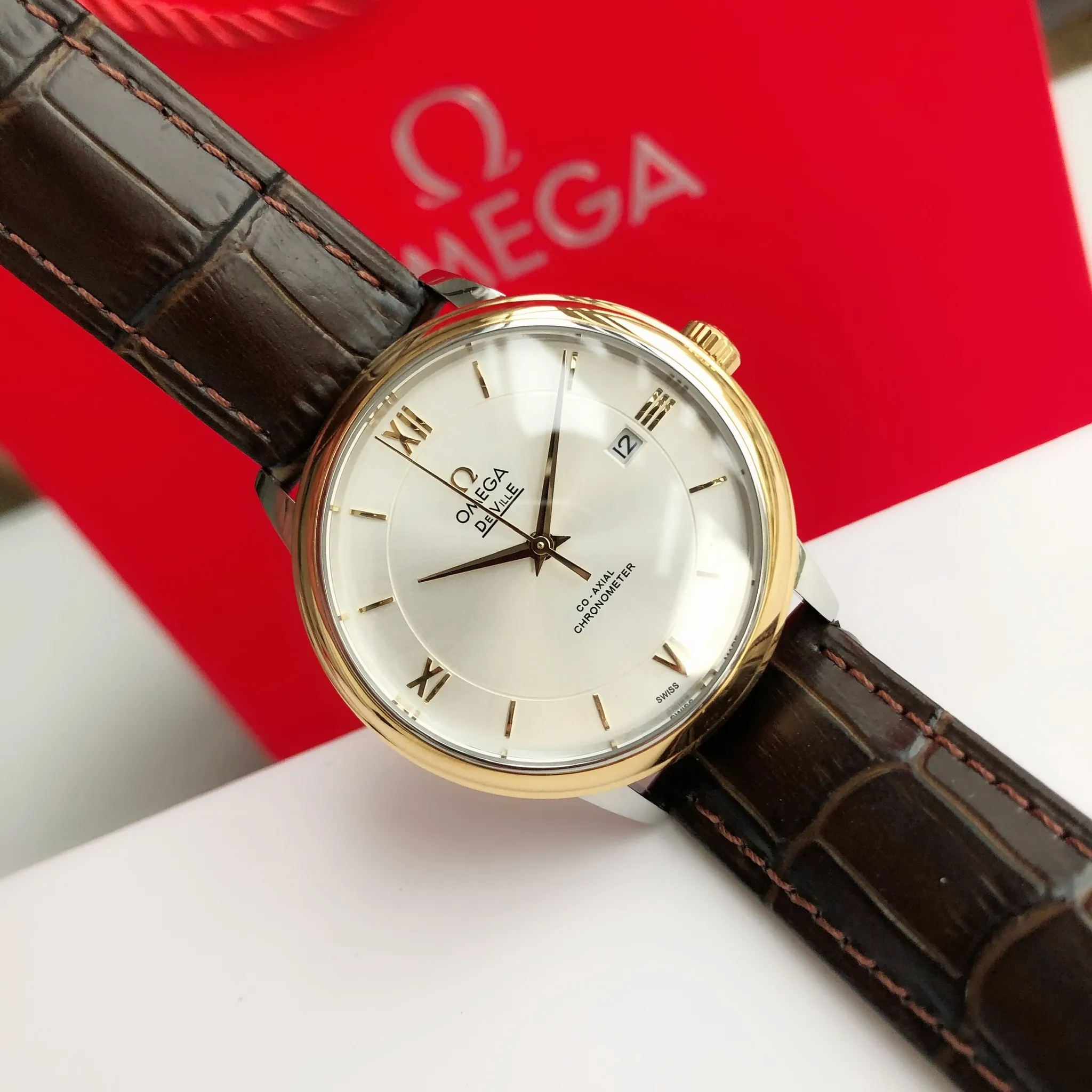 【High-end replica】💰1160! 【Customized all-in-one machine】💰1720! 2023 upgraded blockbuster model - Omega Butterfly De Ville series men's watch [Casual, simple and classic hot model] After the De Ville series was discontinued last year, the factory persisted in adhering to the concept of providing better prices and being more people-friendly. It spent nearly a year strictly controlling and selecting high-quality suppliers of various accessories. Thanks to the strong support of a replica factory, it has worked hard to create today's upgraded and high-quality products at the same price‼ ️ This upgrade uses the same-level lettering from a certain factory, corrects the original synchronous stretch clasp, and passes the factory damage test to ensure excellent quality [Movement] Equipped with zero repair 💯 Brand new Citizen 9015 all-in-one automatic mechanical movement, precise travel time and long-lasting, highly recognized by watch friends [Case] 316L stainless steel case, modified and beautiful body The bottom cover is embossed according to the original synchronized track text. The 39.5mm shell size adheres to the same original details. Curved dial. 100-meter depth waterproof. Scratch-resistant sapphire mirror. [Bracelet] Use 316L stainless steel bracelet with original folding stretch buckle of the same material or calfskin strap. This picture is a real shot of a customized all-in-one machine!