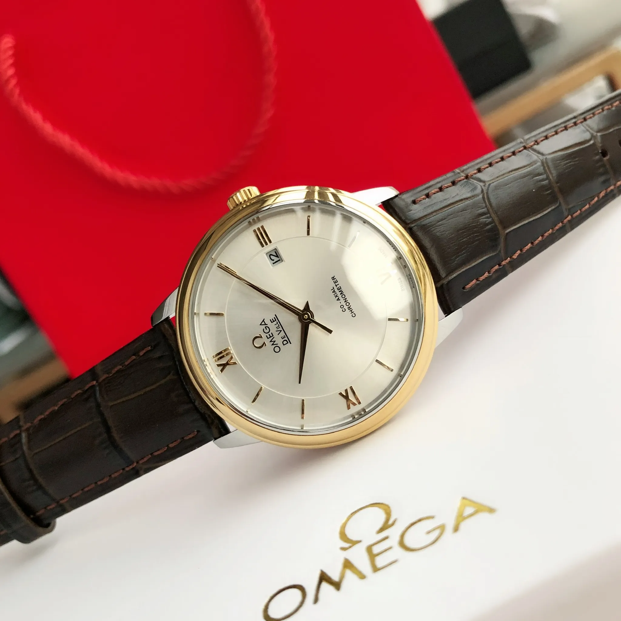 【High-end replica】💰1160! 【Customized all-in-one machine】💰1720! 2023 upgraded blockbuster model - Omega Butterfly De Ville series men's watch [Casual, simple and classic hot model] After the De Ville series was discontinued last year, the factory persisted in adhering to the concept of providing better prices and being more people-friendly. It spent nearly a year strictly controlling and selecting high-quality suppliers of various accessories. Thanks to the strong support of a replica factory, it has worked hard to create today's upgraded and high-quality products at the same price‼ ️ This upgrade uses the same-level lettering from a certain factory, corrects the original synchronous stretch clasp, and passes the factory damage test to ensure excellent quality [Movement] Equipped with zero repair 💯 Brand new Citizen 9015 all-in-one automatic mechanical movement, precise travel time and long-lasting, highly recognized by watch friends [Case] 316L stainless steel case, modified and beautiful body The bottom cover is embossed according to the original synchronized track text. The 39.5mm shell size adheres to the same original details. Curved dial. 100-meter depth waterproof. Scratch-resistant sapphire mirror. [Bracelet] Use 316L stainless steel bracelet with original folding stretch buckle of the same material or calfskin strap. This picture is a real shot of a customized all-in-one machine!