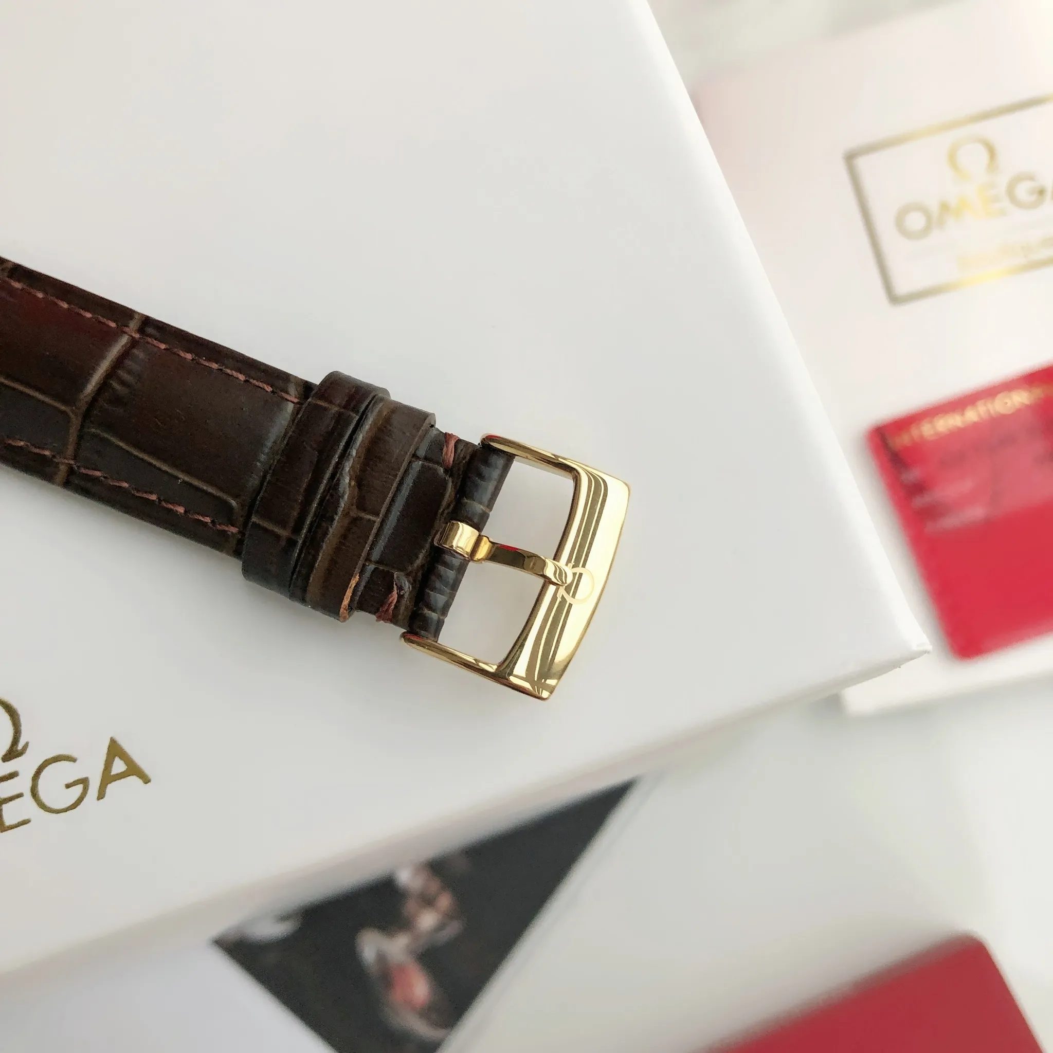 【High-end replica】💰1160! 【Customized all-in-one machine】💰1720! 2023 upgraded blockbuster model - Omega Butterfly De Ville series men's watch [Casual, simple and classic hot model] After the De Ville series was discontinued last year, the factory persisted in adhering to the concept of providing better prices and being more people-friendly. It spent nearly a year strictly controlling and selecting high-quality suppliers of various accessories. Thanks to the strong support of a replica factory, it has worked hard to create today's upgraded and high-quality products at the same price‼ ️ This upgrade uses the same-level lettering from a certain factory, corrects the original synchronous stretch clasp, and passes the factory damage test to ensure excellent quality [Movement] Equipped with zero repair 💯 Brand new Citizen 9015 all-in-one automatic mechanical movement, precise travel time and long-lasting, highly recognized by watch friends [Case] 316L stainless steel case, modified and beautiful body The bottom cover is embossed according to the original synchronized track text. The 39.5mm shell size adheres to the same original details. Curved dial. 100-meter depth waterproof. Scratch-resistant sapphire mirror. [Bracelet] Use 316L stainless steel bracelet with original folding stretch buckle of the same material or calfskin strap. This picture is a real shot of a customized all-in-one machine!