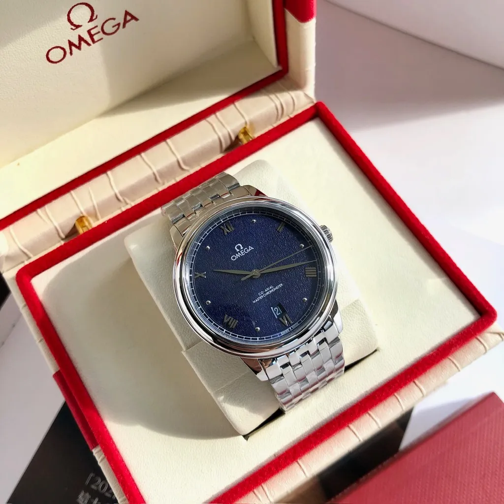 【High-end replica】💰1440! 【Customized all-in-one machine】💰1920! Omega De Ville's 2023 blockbuster new product - the third-generation De Ville series men's watch [casual, simple, classic and popular] the De Ville series once again refreshes its appearance and is consistent with the essence of the original. It is different from the second-generation De Ville updated in the same year. It adopts the same transparent bottom design as the original. On the basis of matching the imported Citizen movement, the original top is modified, which is perfect and as close to the genuine product as possible. [Movement] Equipped with the zero-repair 💯 brand-new Citizen 9015 all-in-one automatic mechanical movement, accurate travel time, long-lasting durability, and highly recognized by watch friends [Case] 316L stainless steel case, modified and beautiful body. The bottom cover is embossed according to the original synchronized track literal, 39.5mm shell size, adhering to the same original details. Curved dial, deep waterproof, scratch-resistant sapphire glass [Bracelet] Using 316L stainless steel bracelet Optional with original folding stretch clasp or calfskin strap of the same material