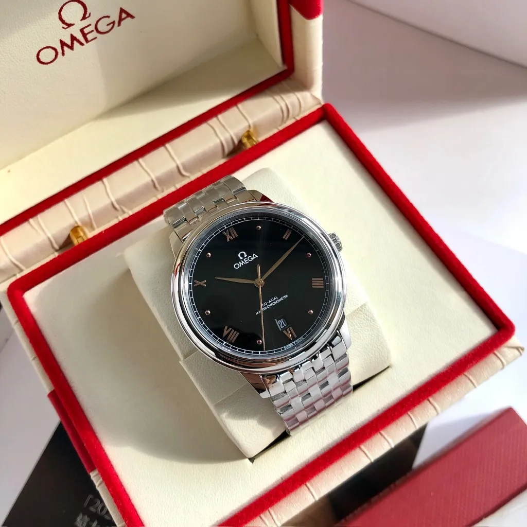 【High-end replica】💰1440! 【Customized all-in-one machine】💰1920! Omega De Ville's 2023 blockbuster new product - the third-generation De Ville series men's watch [casual, simple, classic and popular] the De Ville series once again refreshes its appearance and is consistent with the essence of the original. It is different from the second-generation De Ville updated in the same year. It adopts the same transparent bottom design as the original. On the basis of matching the imported Citizen movement, the original top is modified, which is perfect and as close to the genuine product as possible. [Movement] Equipped with the zero-repair 💯 brand-new Citizen 9015 all-in-one automatic mechanical movement, accurate travel time, long-lasting durability, and highly recognized by watch friends [Case] 316L stainless steel case, modified and beautiful body. The bottom cover is embossed according to the original synchronized track literal, 39.5mm shell size, adhering to the same original details. Curved dial, deep waterproof, scratch-resistant sapphire glass [Bracelet] Using 316L stainless steel bracelet Optional with original folding stretch clasp or calfskin strap of the same material