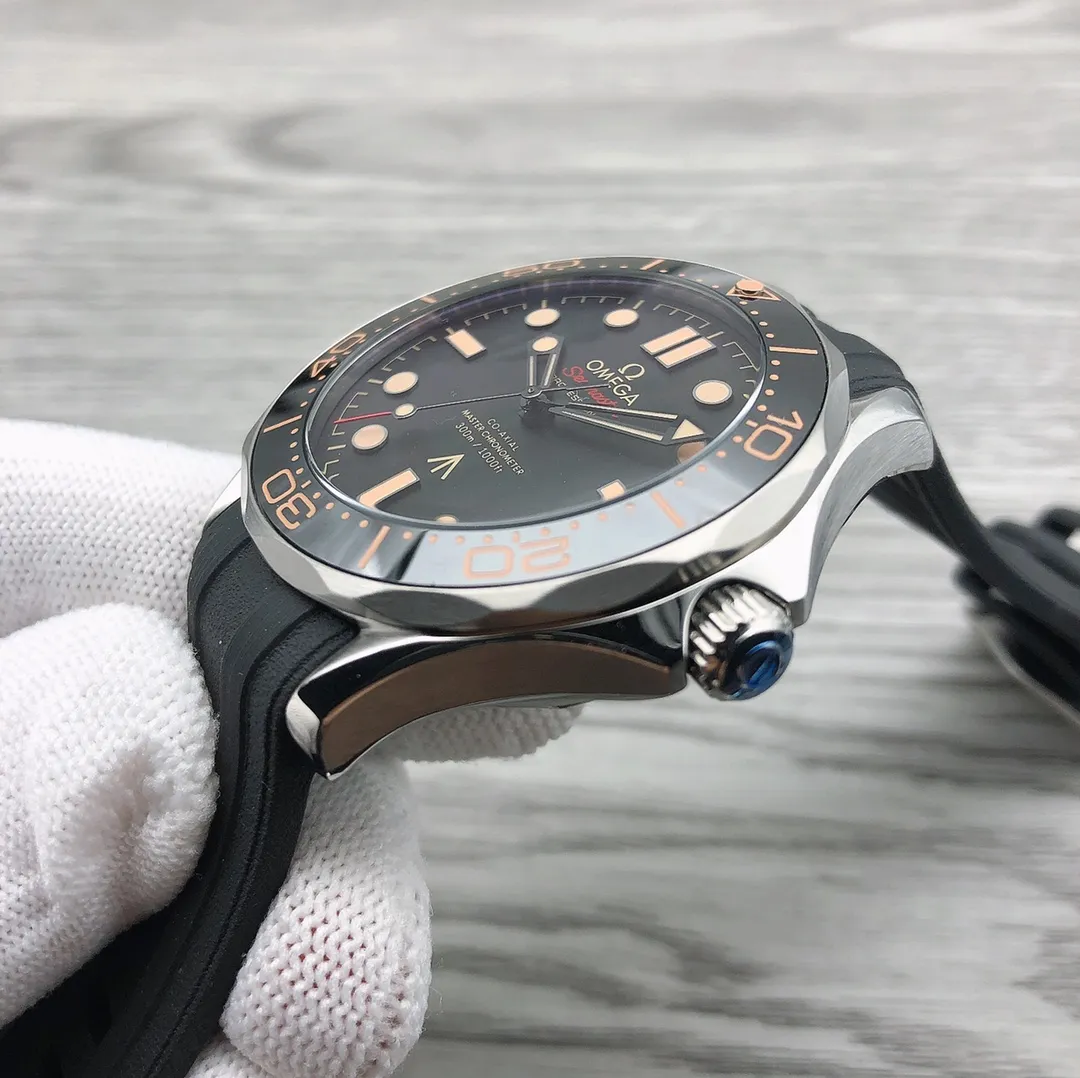 【Top replica】💰2900! OMEGA Seamaster 210.60.42.20.99.001 🎮B28 Hot item: 300-meter diving watch James Bond, every man has a 007 dream in his heart, cold, rational and brave. Crafted with VS ingenuity, your 007 dream will come true. A mysterious surprise for you! Once you have it, there's nothing else to ask for! 8800 automatic mechanical movement 🎮 Ceramic bezel, sapphire mirror, exclusive 007 nameplate on the side of the case ~ Incomparably handsome 🎮 Sanjie exquisitely recommends men’s mechanical watches SJ carefully creates ultra-realistic photo shoots for you