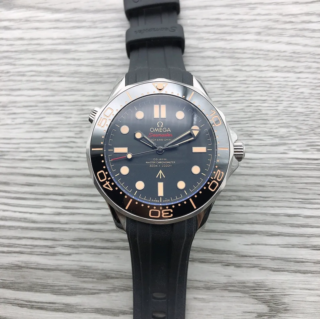 【Top replica】💰2900! OMEGA Seamaster 210.60.42.20.99.001 🎮B28 Hot item: 300-meter diving watch James Bond, every man has a 007 dream in his heart, cold, rational and brave. Crafted with VS ingenuity, your 007 dream will come true. A mysterious surprise for you! Once you have it, there's nothing else to ask for! 8800 automatic mechanical movement 🎮 Ceramic bezel, sapphire mirror, exclusive 007 nameplate on the side of the case ~ Incomparably handsome 🎮 Sanjie exquisitely recommends men’s mechanical watches SJ carefully creates ultra-realistic photo shoots for you