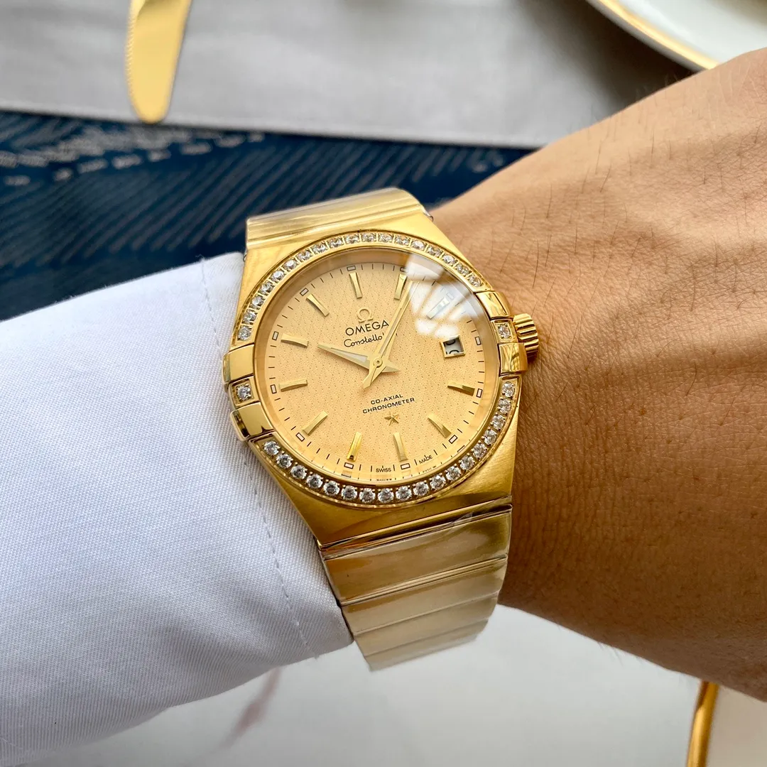 【Foreign trade import】💰1700! Omega (noble quality, return of the ultimate product) hot model - Double Eagle series Type: Fine men's watch (one of the first choices) 🔥High-definition real shot🔥 Strap: Selected 316L stainless steel strap (durable) crafted by craftsmen Movement: Equipped with top-level machinery & Citizen movement (stable) Two options Material: Mineral super strong mirror (wear-resistant) Relief essence Vast atmosphere Ingenuity A treasure for the wrist Size: diameter 40mm, thickness 12mm. Hot sale! Welcome to reprint!