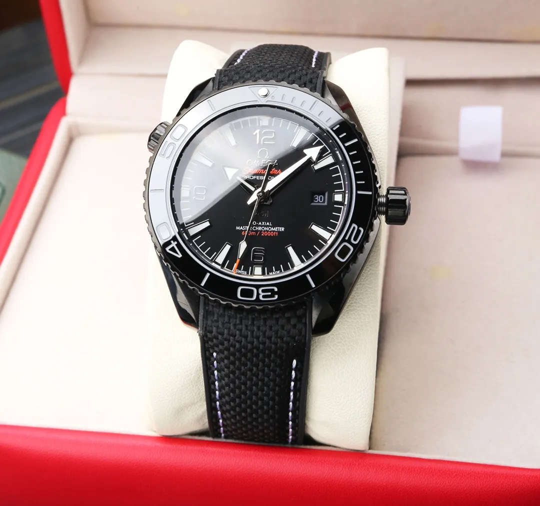 【High-end replica】💰1240! 【Customized all-in-one machine】💰1720! Omega-Seamaster 600m series! The new Omega Seamaster 600-meter diving watch is the most popular watch recently and its popularity is so high🔥🔥🔥 In terms of case workmanship, it has been upgraded to a higher level. The case is alternately brushed and polished, and the sides of the case are brushed to form a light and dark effect (the "twisted lugs" formed by the combination of brushing and polishing are a major feature of Omega), making it rich in texture. 💙We are committed to configuring tapes that are comparable to the workmanship of major manufacturers. The official website synchronizes the ice blue night light with super strong, special ceramic ring mouth, size 43MM, equipped with original Citizen new machine, creating a high-quality series with zero repair.